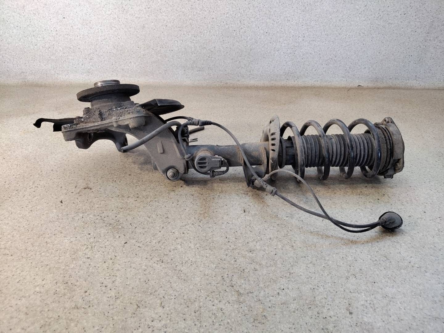 Aktiver Stoßdämpfer links vorne VW Passat CC 3C0413031D image 3