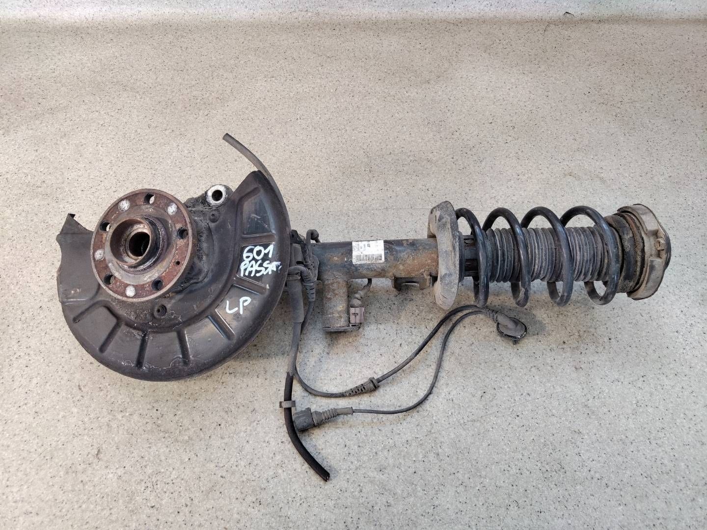 Aktiver Stoßdämpfer links vorne VW Passat CC 3C0413031D image 7