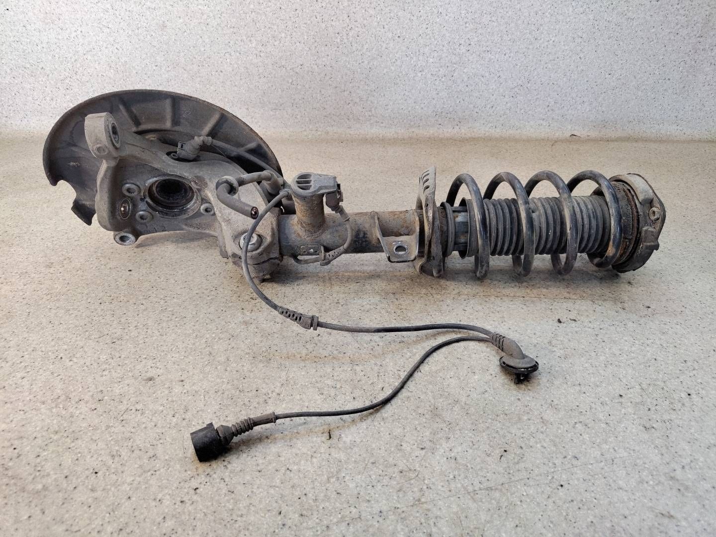 Aktiver Stoßdämpfer links vorne VW Passat CC 3C0413031D image 8