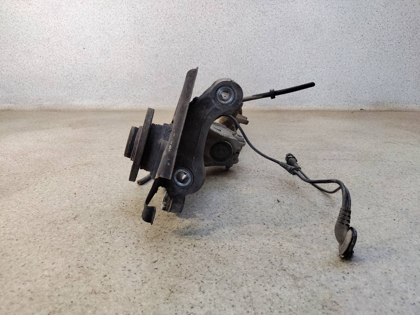 Aktiver Stoßdämpfer links vorne VW Passat CC 3C0413031D image 9