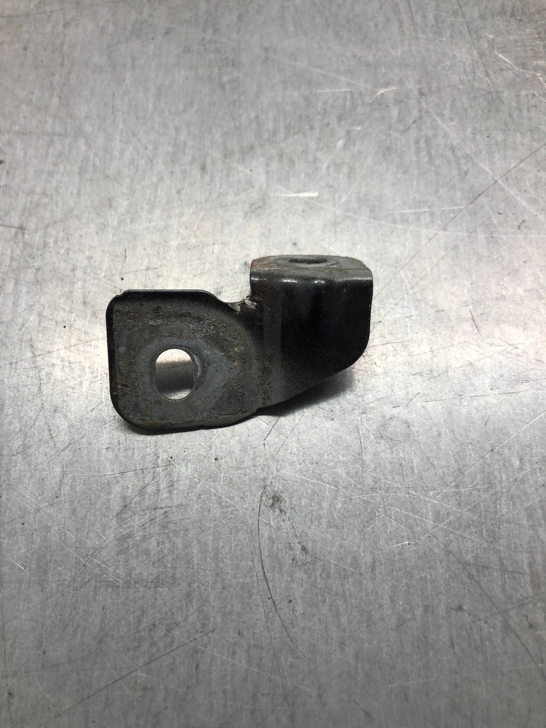 AUDI A4 A5 B9 Supporto parafango 8W0821470 image 2