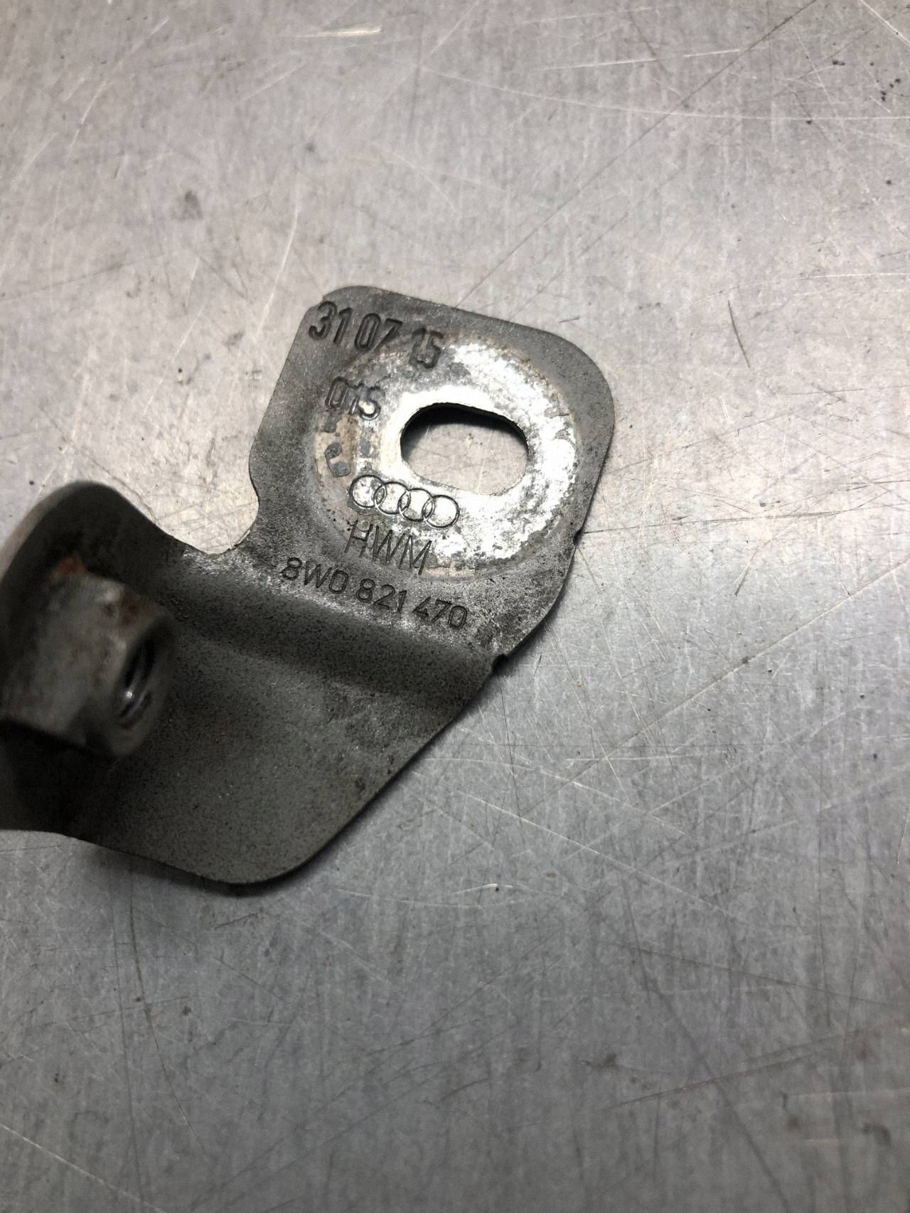 AUDI A4 A5 B9 Supporto parafango 8W0821470 image 3