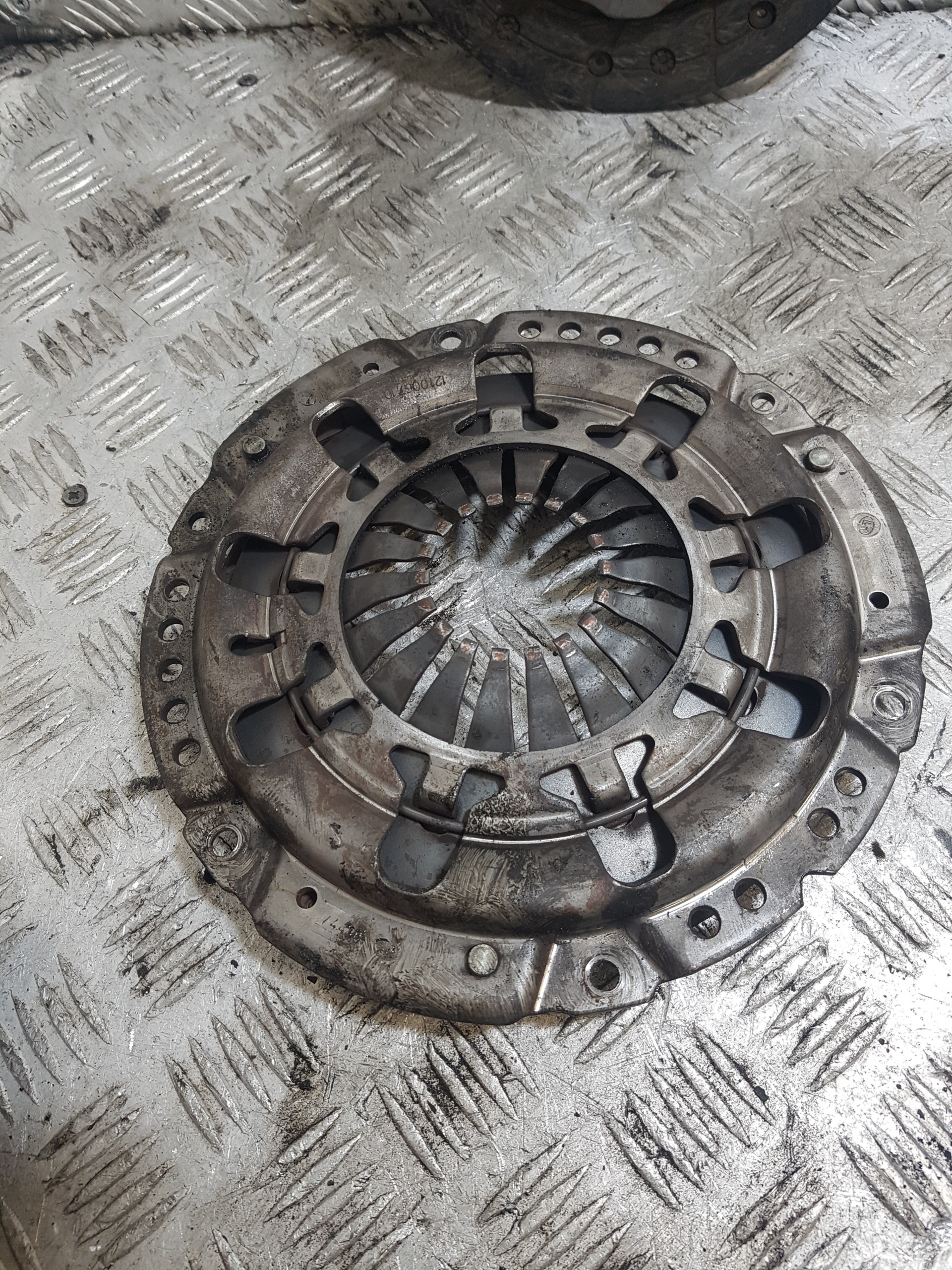 Kytkinpainelevy Opel Zafira B 1.8 OEM 321010510
