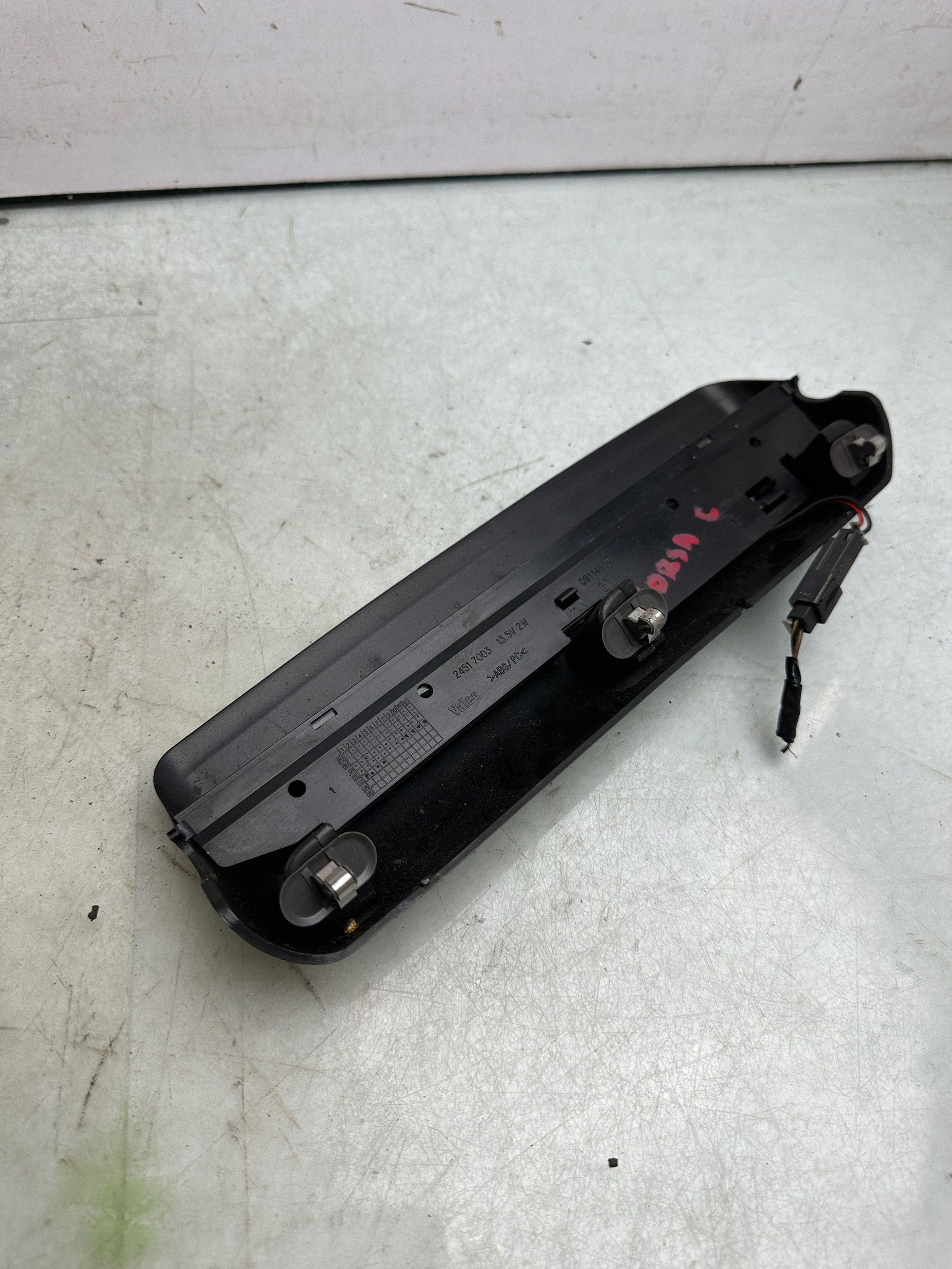 Feu stop Opel Corsa C 1.2 16V 09114502 image 4