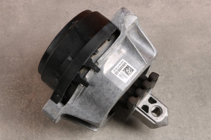 BMW G11 G12 G14 G15 G16 G30 X5 G05 X7 G07 M5 Engine Mount Right 6860458