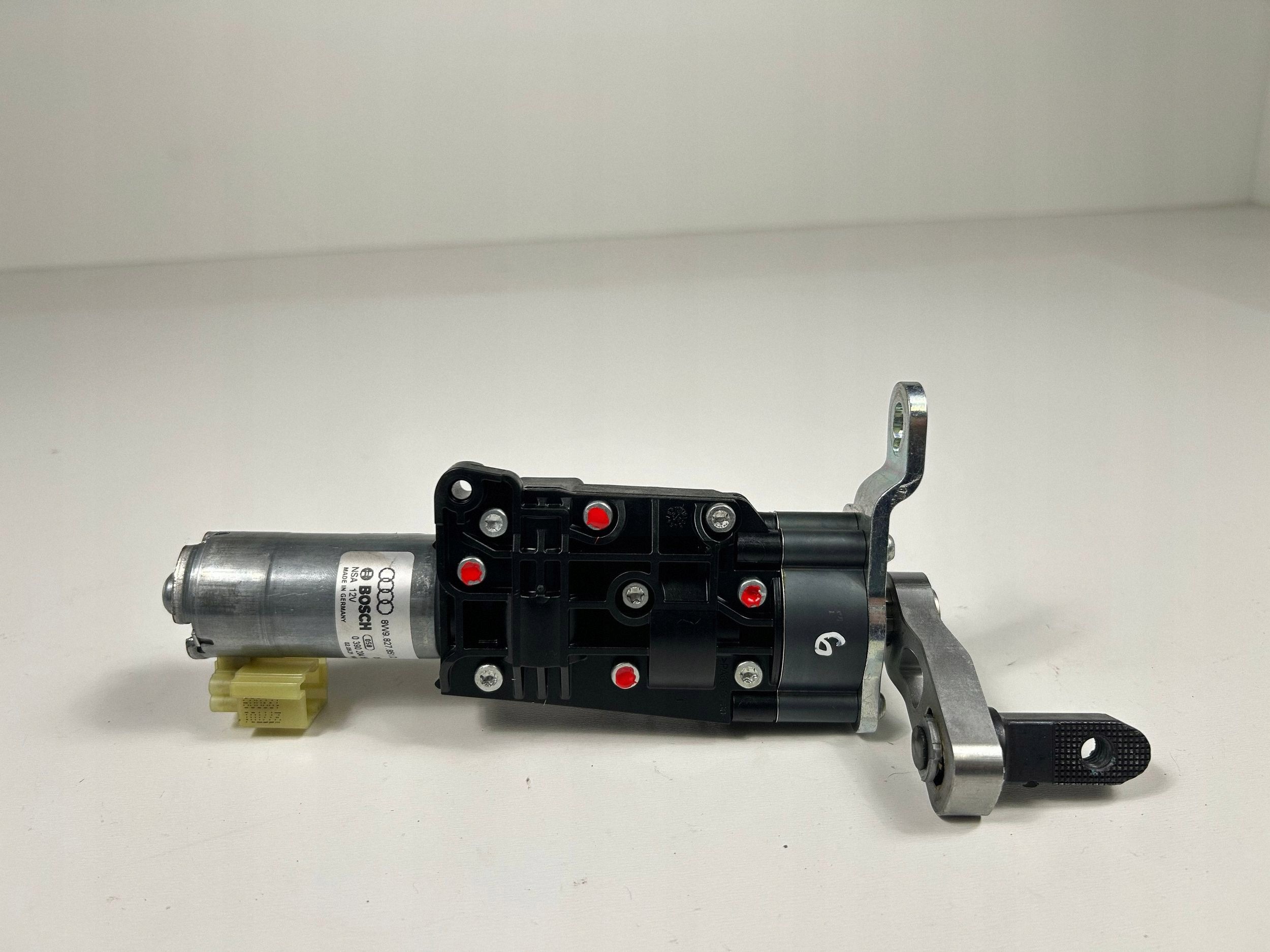 2022 Audi A4 S4 B9 8W Actuador eléctrico de tapa 8W9827851D image 4