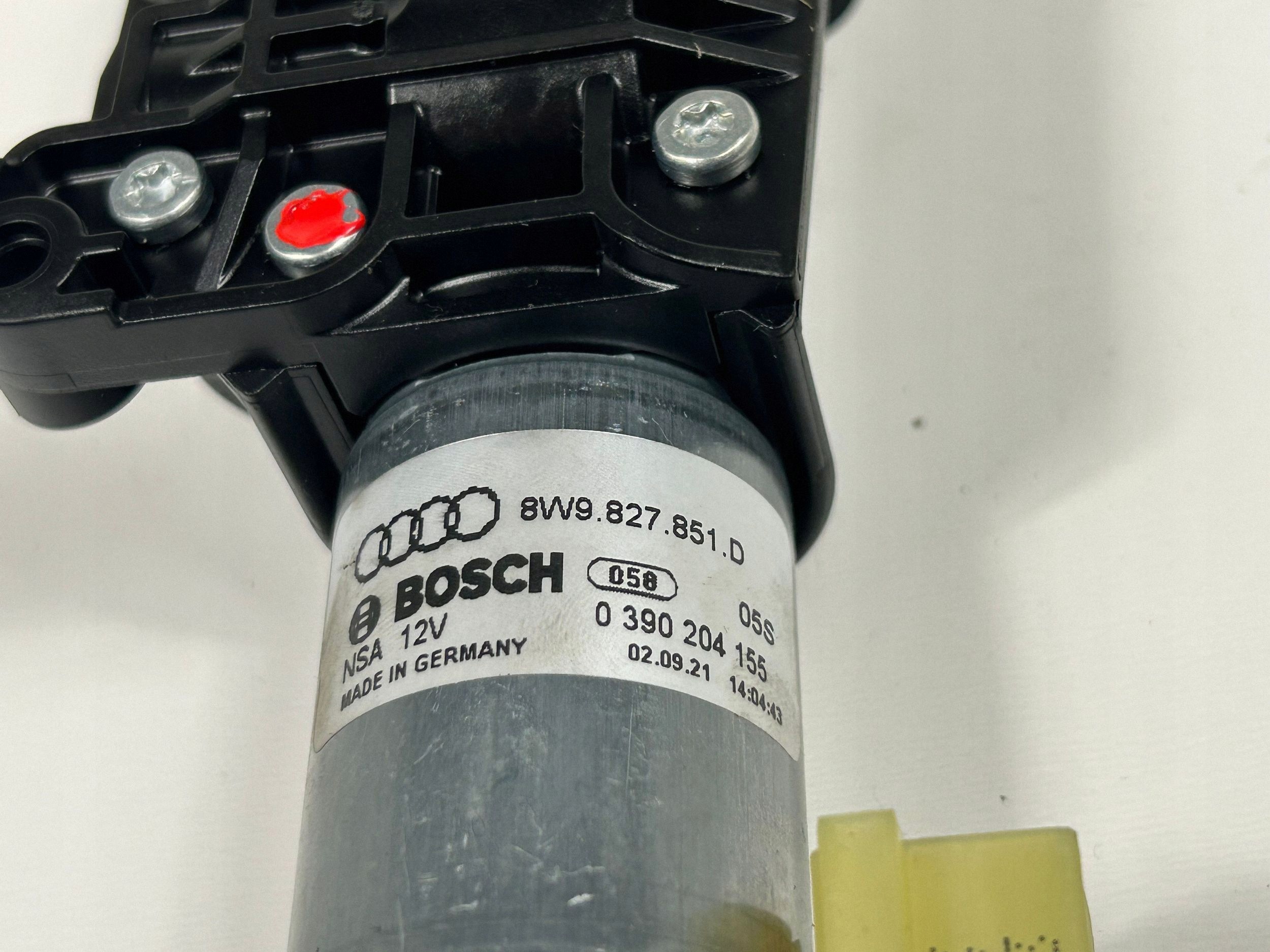 2022 Audi A4 S4 B9 8W Actuador eléctrico de tapa 8W9827851D image 5