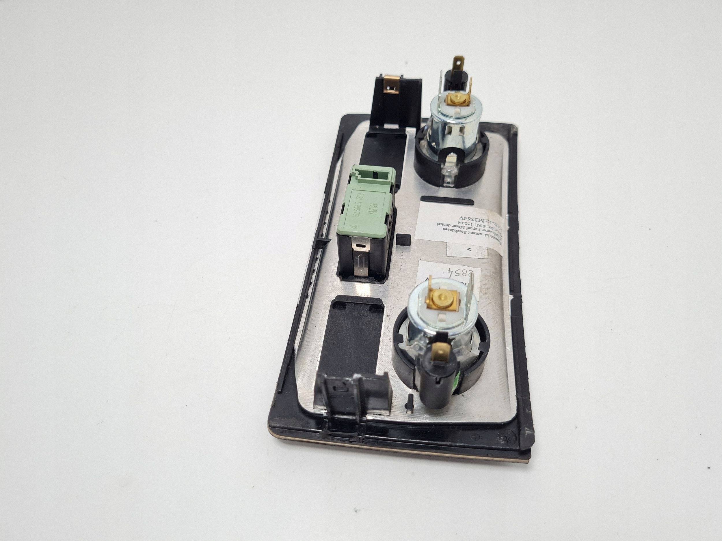 BMW 5 E60 E61 Keskikonsolin sytytintulppa 6951150 image 3