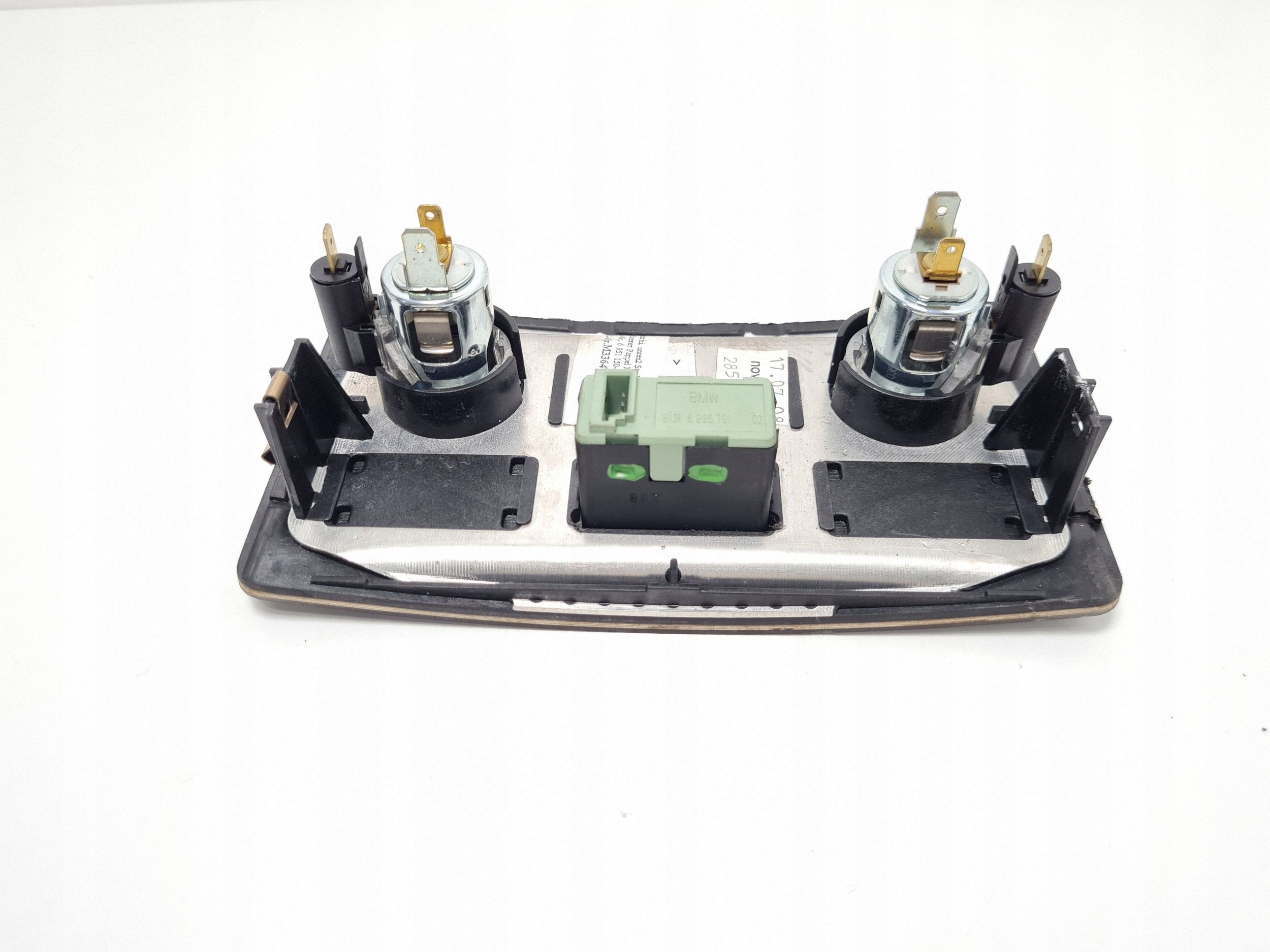 BMW 5 E60 E61 Keskikonsolin sytytintulppa 6951150 image 4