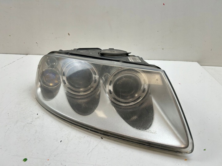 2005 Volkswagen Touareg I Headlight 7L6941016CF