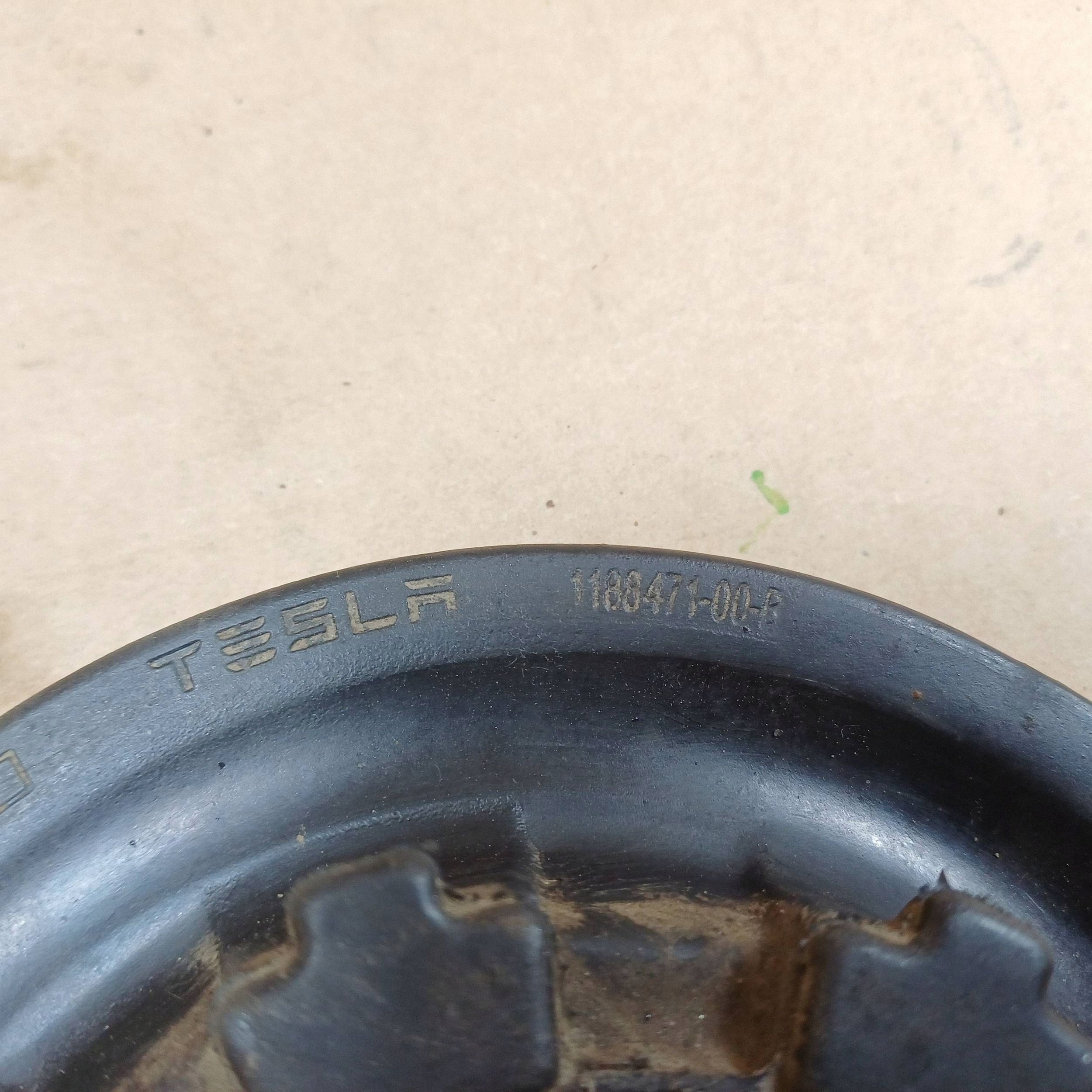 Tesla Model Y 2022 Achteras Veer Rubber Gebruikt image 5