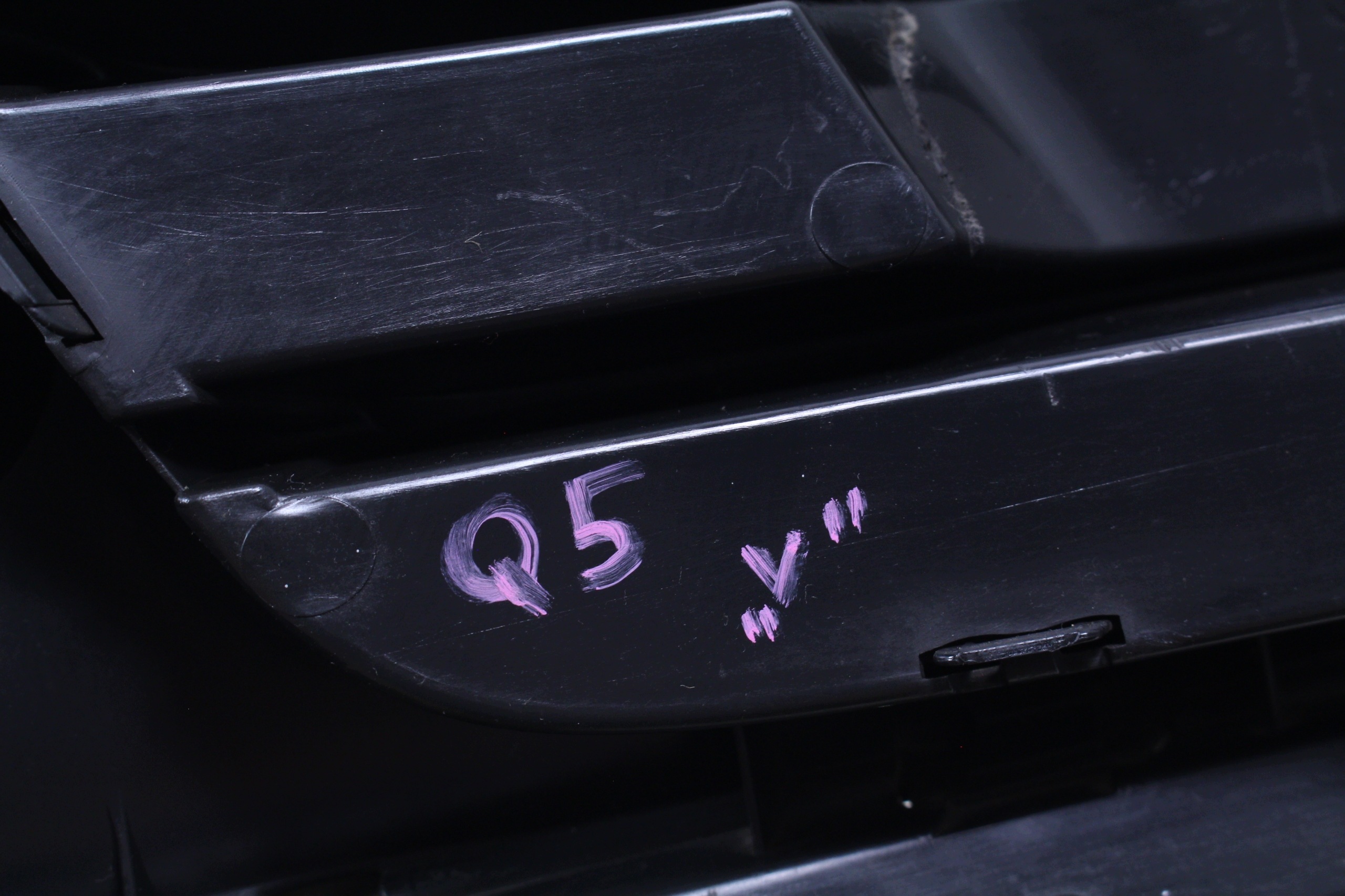 Grade do Para-choque Dianteiro Esquerdo Audi Q5 OEM 8R0807681M image 6