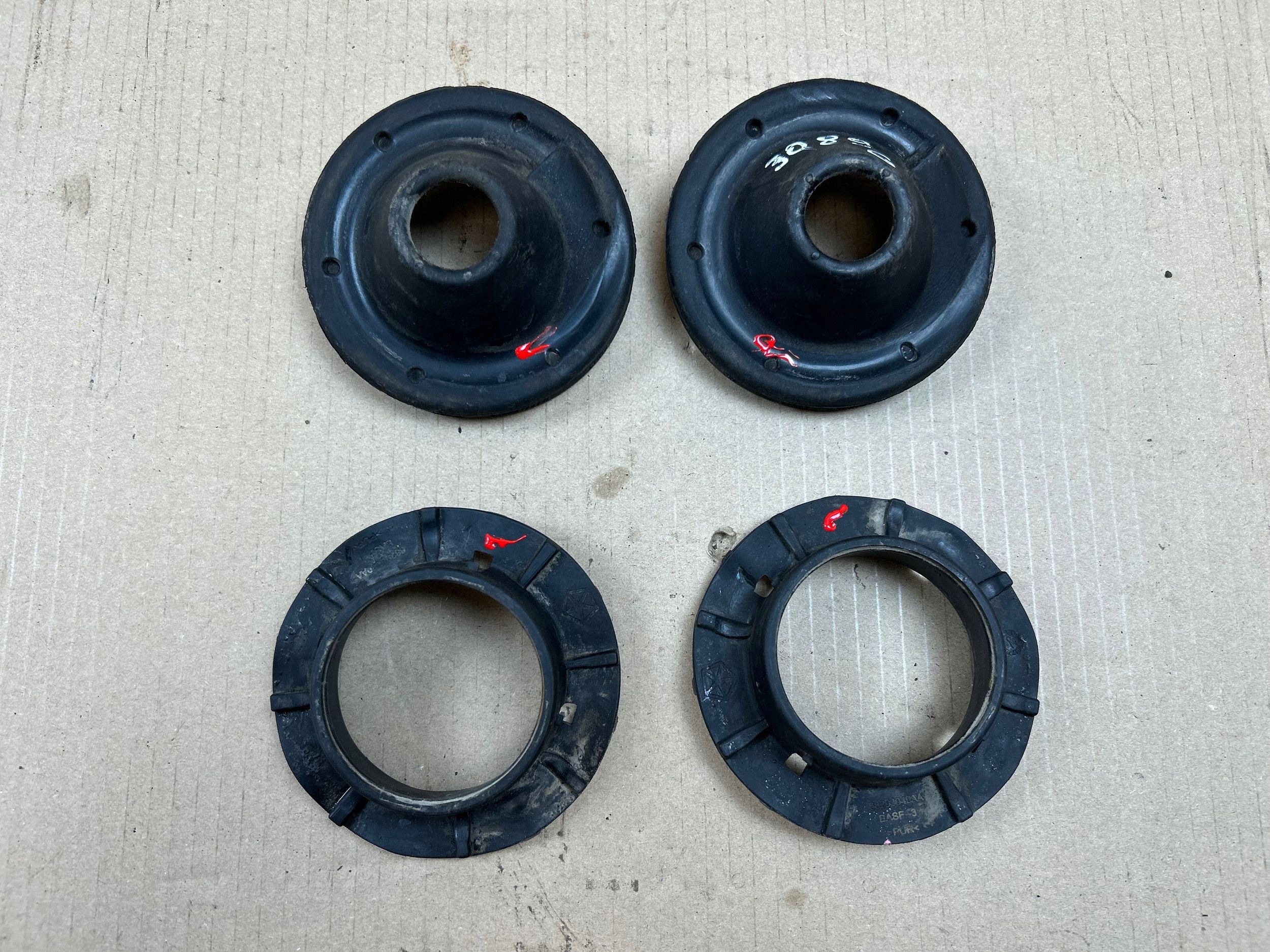 2018 Jeep Wrangler Gummifeder hinten 68273114AB image 2
