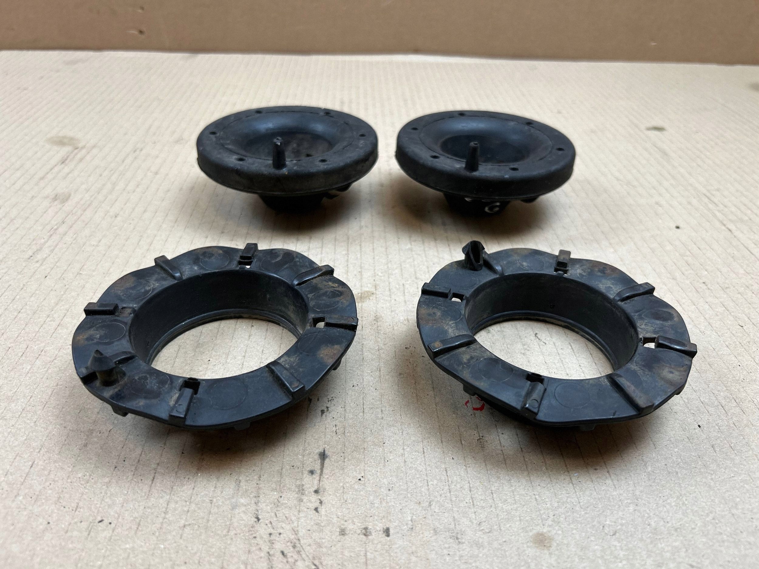 2018 Jeep Wrangler Gummifeder hinten 68273114AB image 3