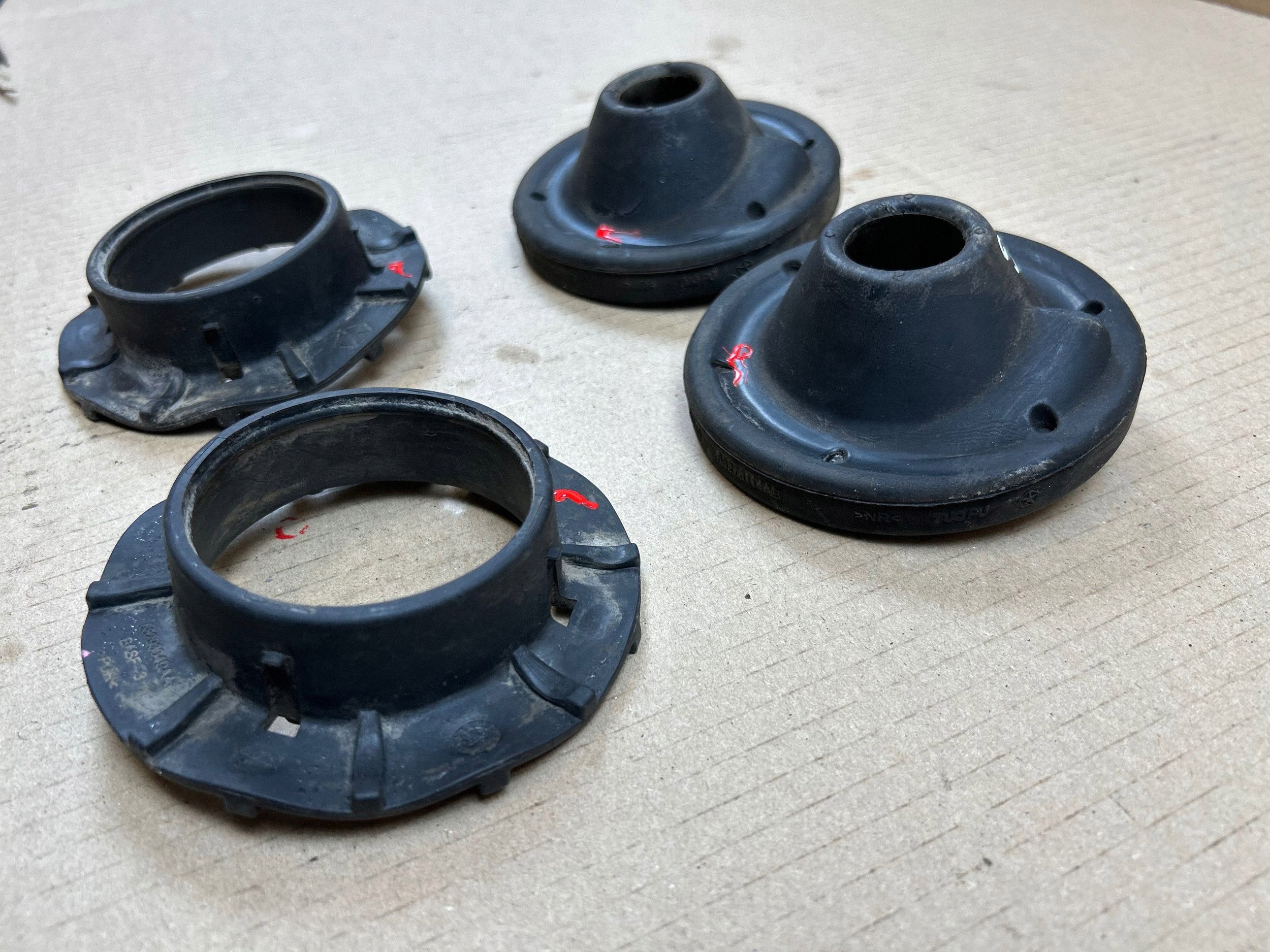 2018 Jeep Wrangler Gummifeder hinten 68273114AB image 4