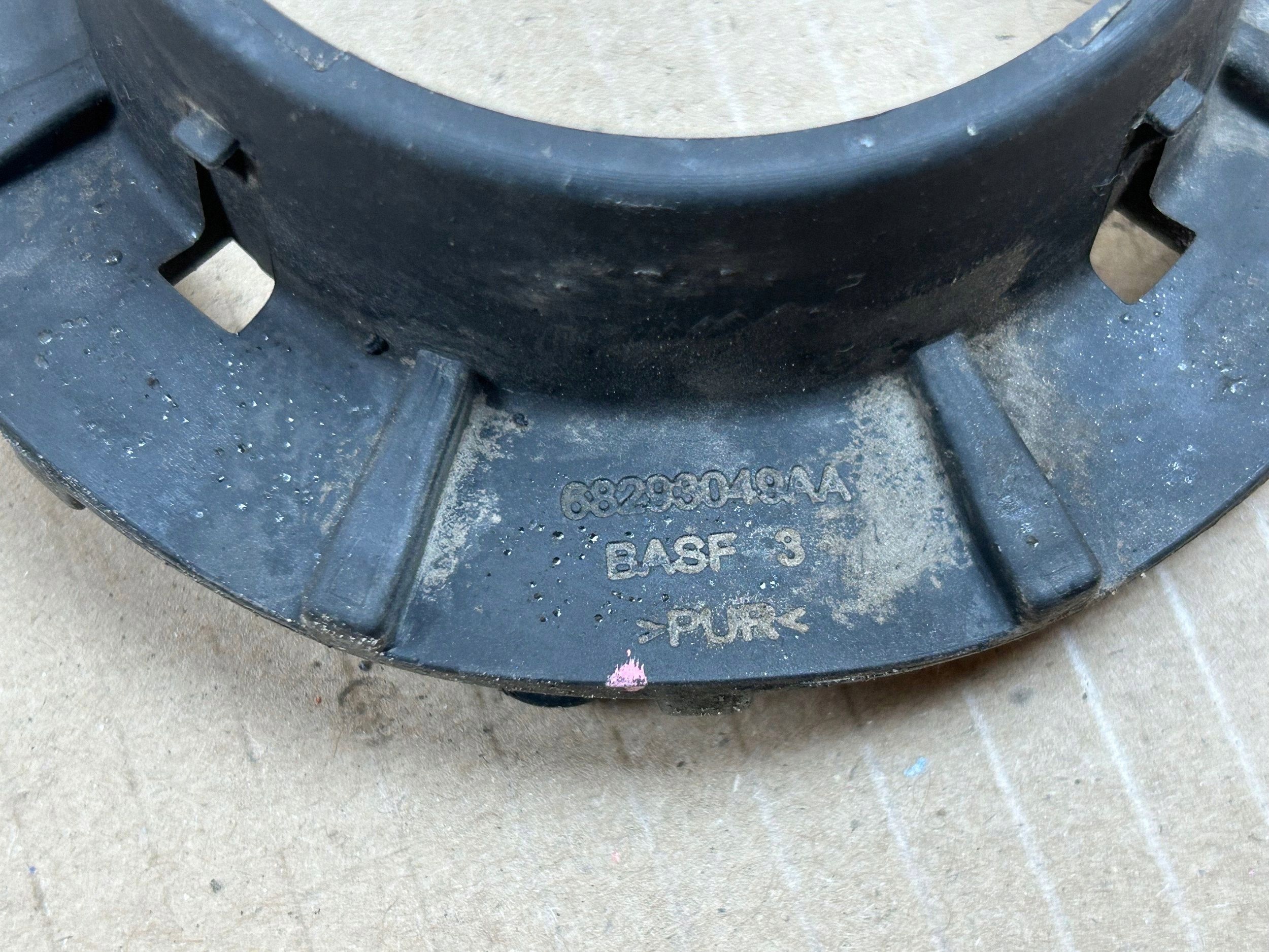 2018 Jeep Wrangler Gummifeder hinten 68273114AB image 7