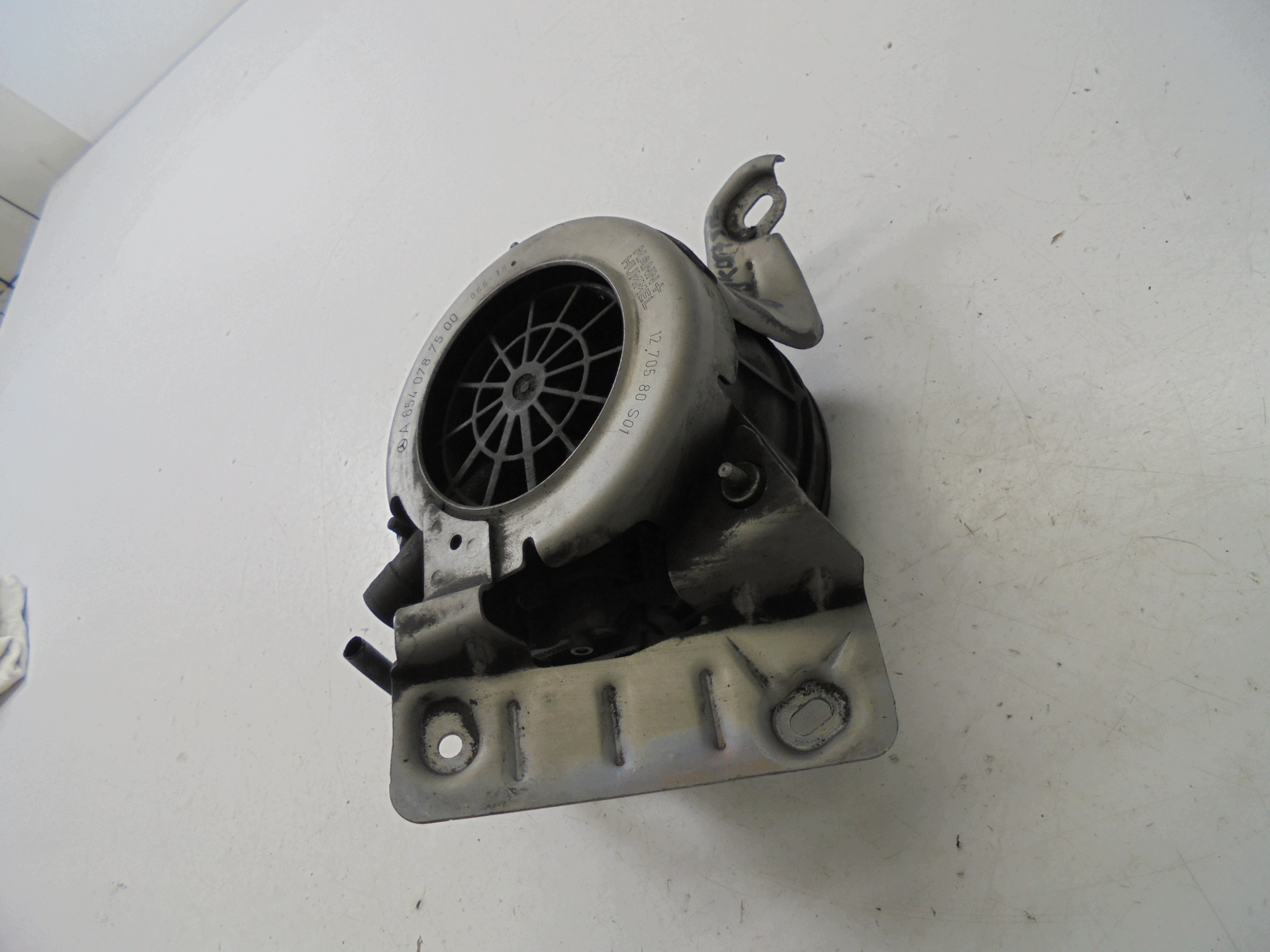 Polttoainefiltterin kiinnike Mercedes A-sarja W177 1.5 D