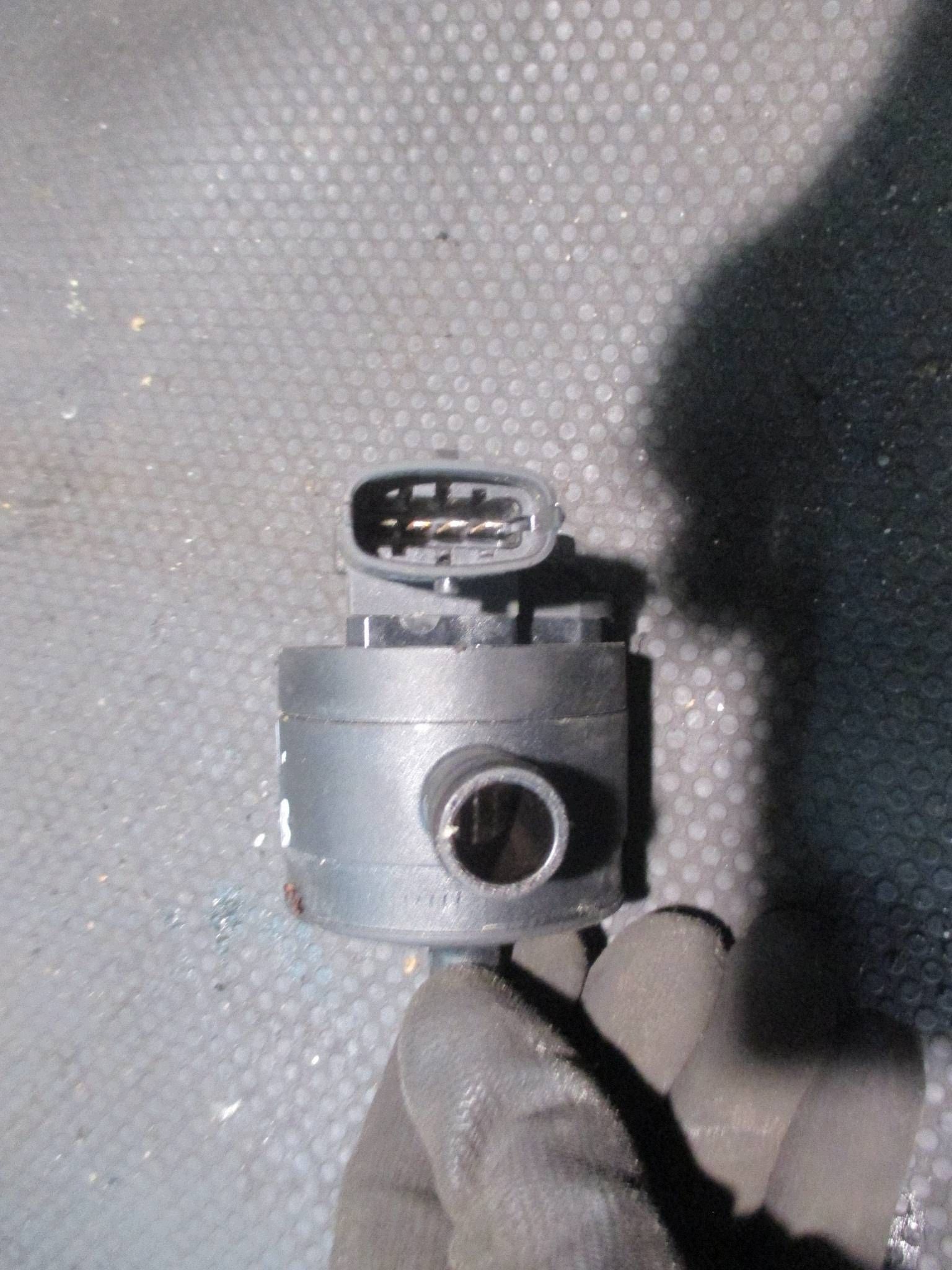 Válvula de ventilação do tanque BMW 5 E60 E61 2.5B 180802303 image 2