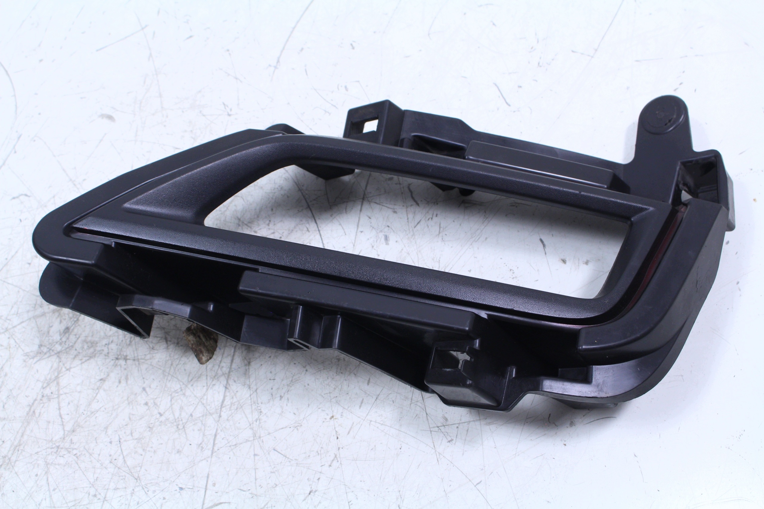 Halogenin kehys, oikea, Nissan Micra K14, OEM 622565FA0A