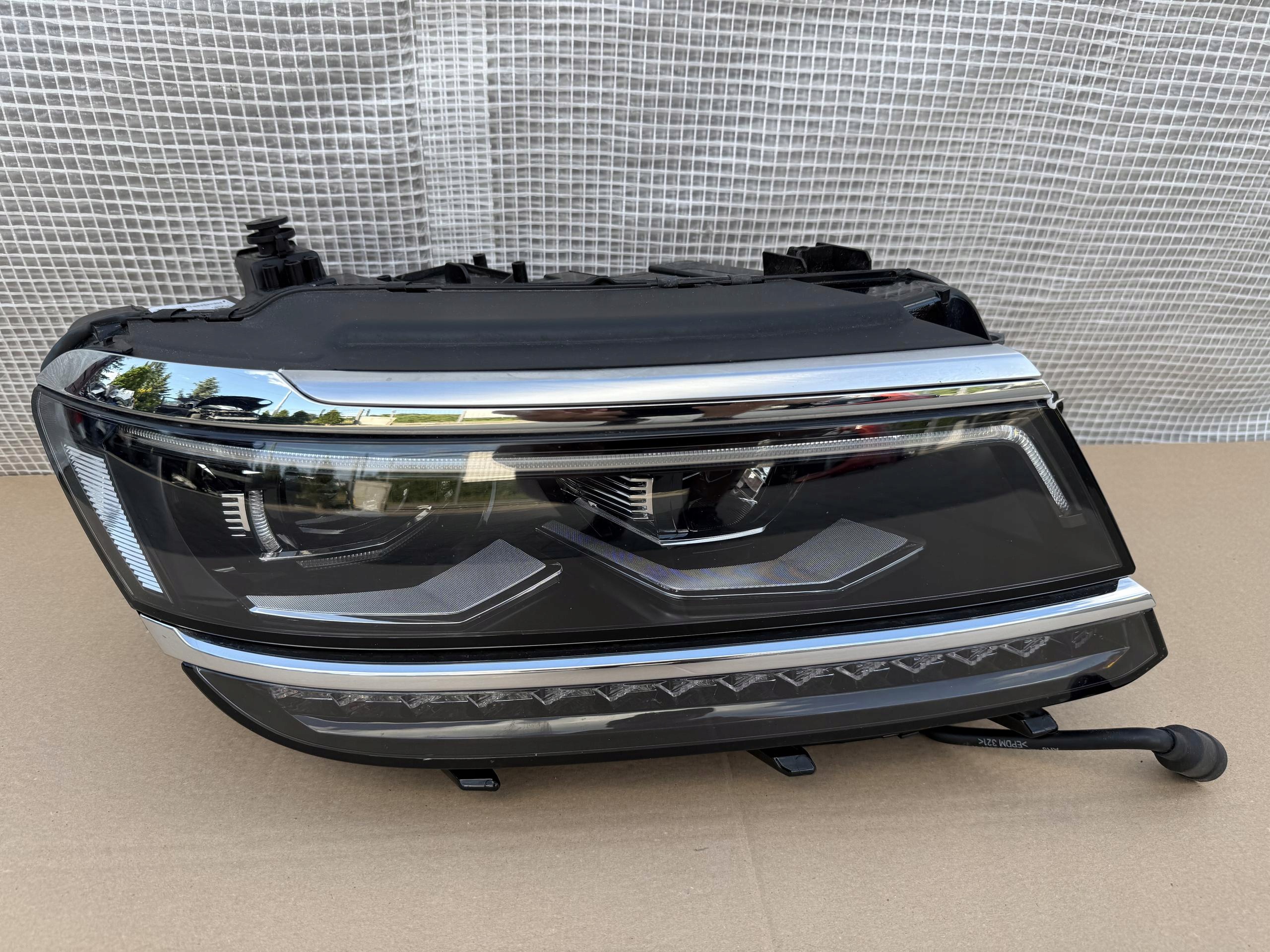 VW Tiguan II 5NA Frontscheinwerfer rechts 5NN941114C image 2