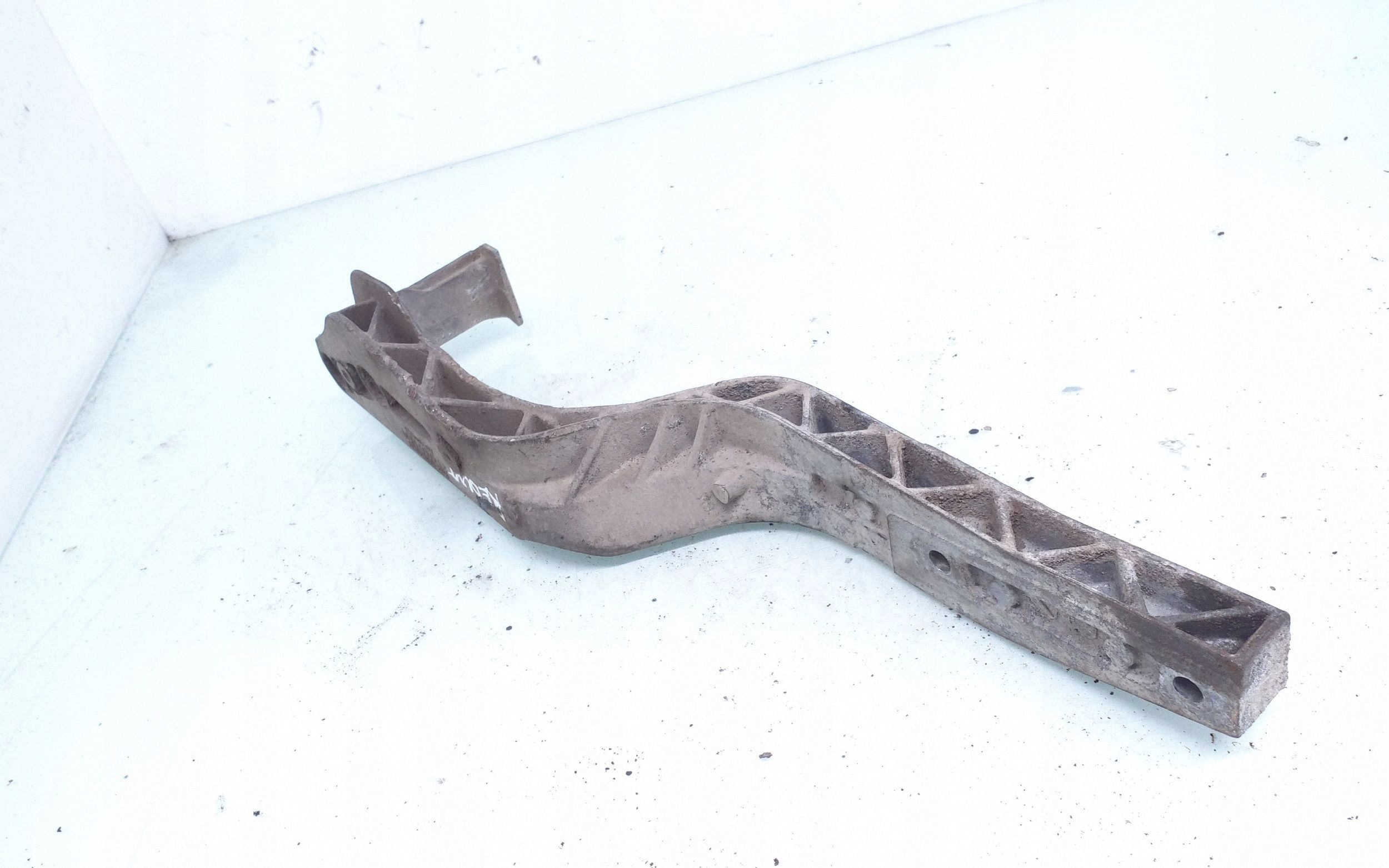 2000 Audi A4 S4 B5 8D Suporte do diferencial traseiro 8D0599289 image 3