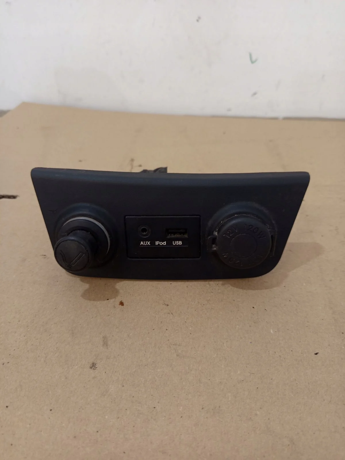 HYUNDAI I30 1.6 CRDI 12V USB Presa 96120-2R000