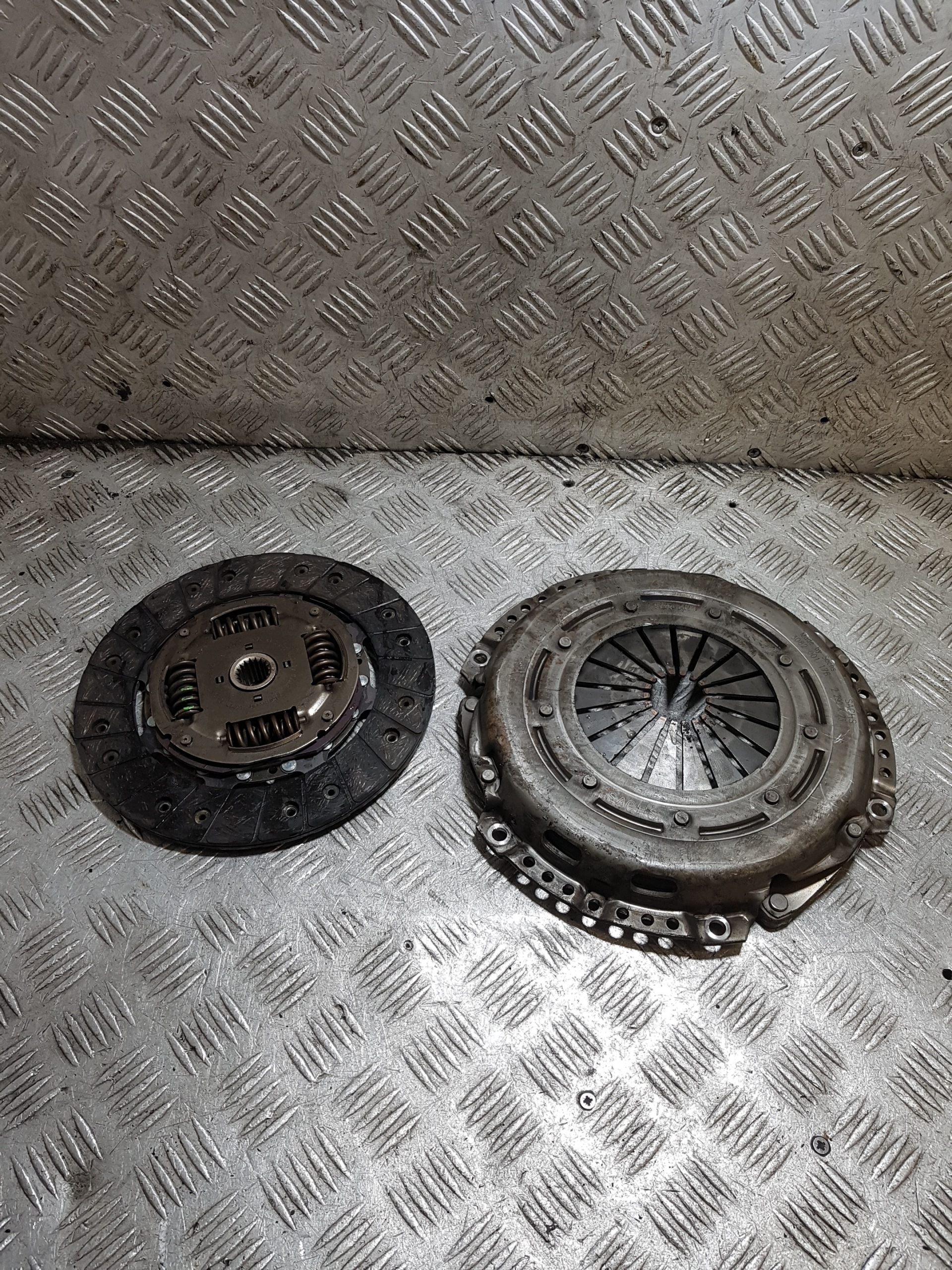 Disque d'embrayage Citroën C4 3082001176 image 2