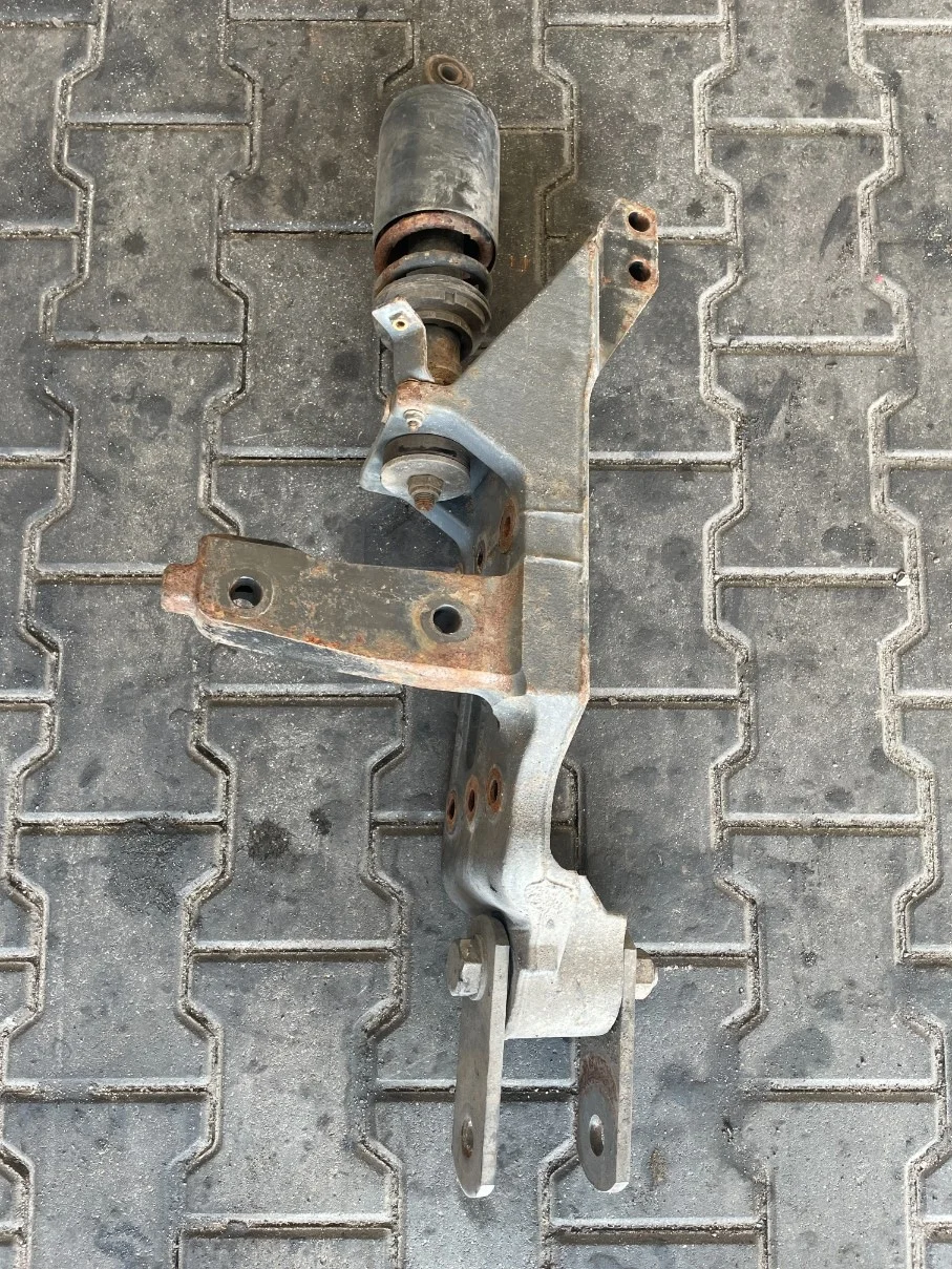 DAF CF75 2006-2013 Support amortisseur 1682110