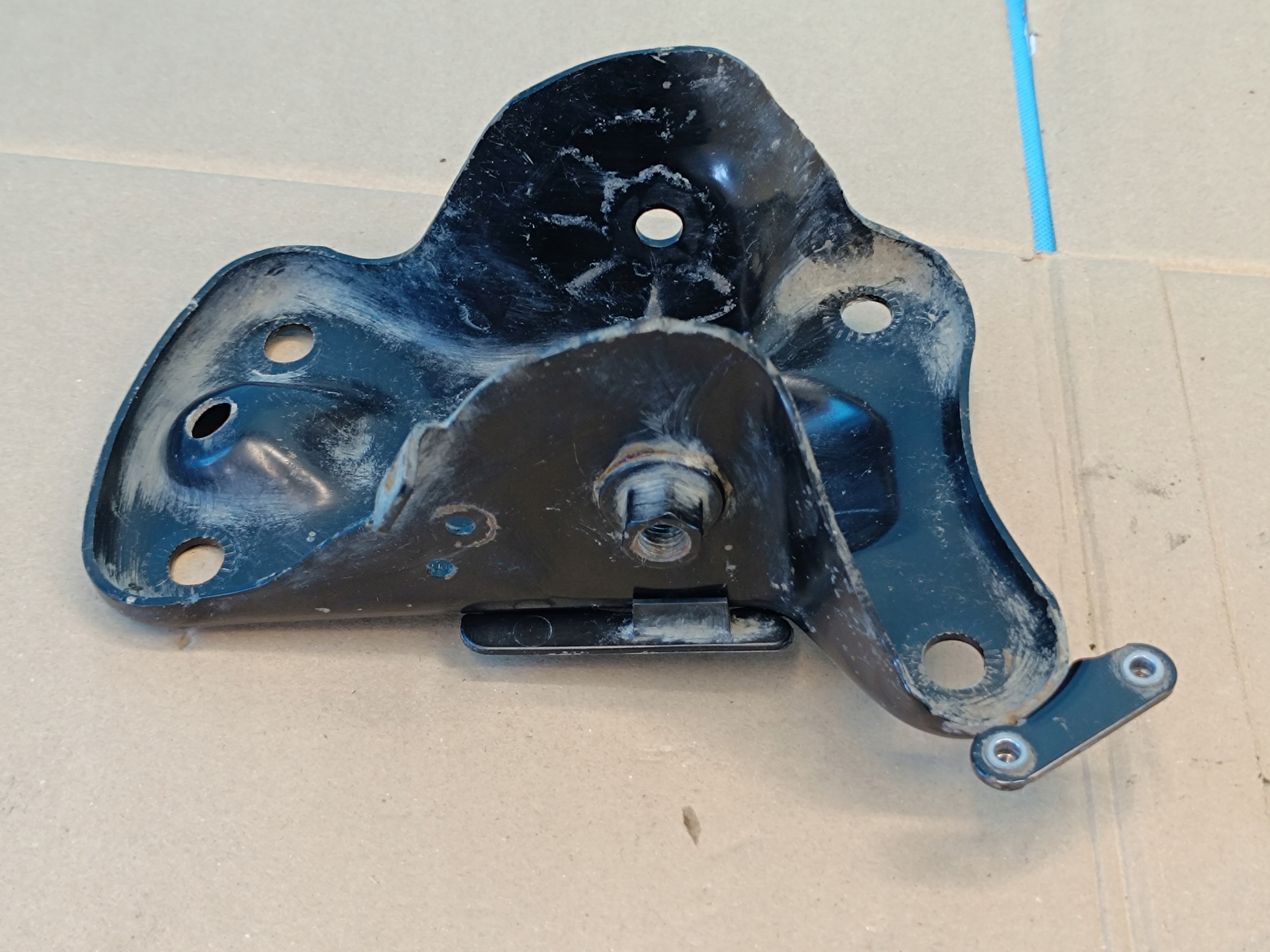 Skoda Karoq Rear Suspension Bracket Left