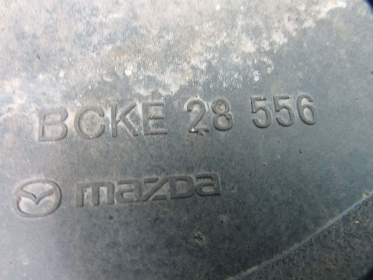 Mazda 3 BP Skydd Bakre Bärarm Vänster image 8
