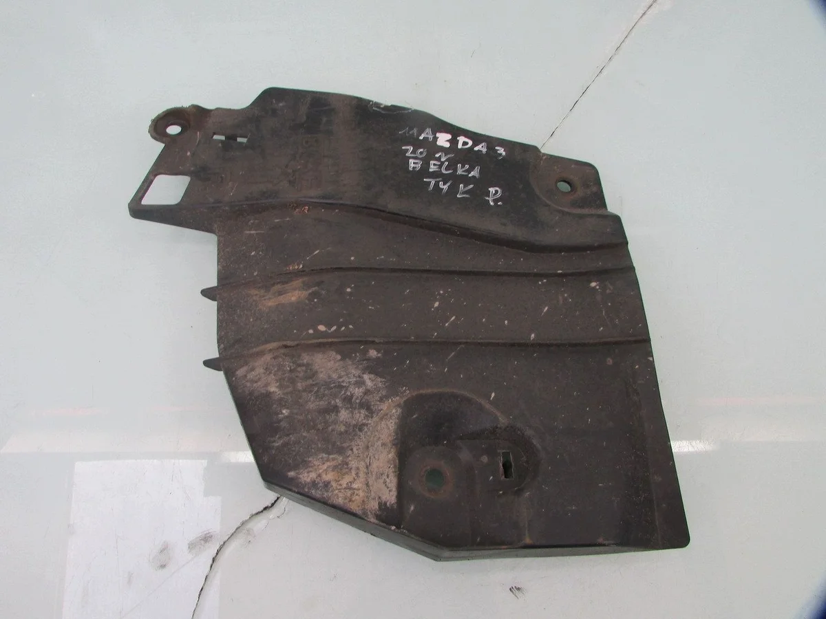 Mazda 3 BP takapalkin suojus oikea