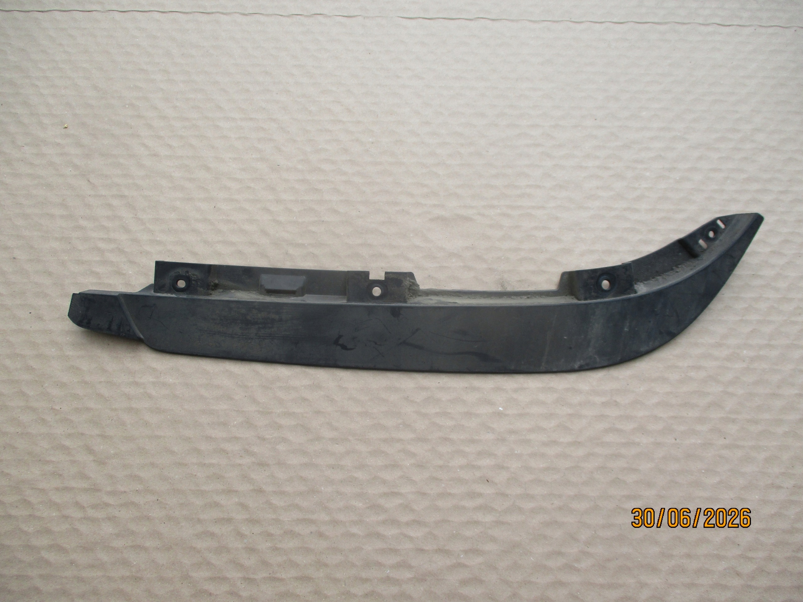 Déflecteur avant droit Defender L663 2024 image 3