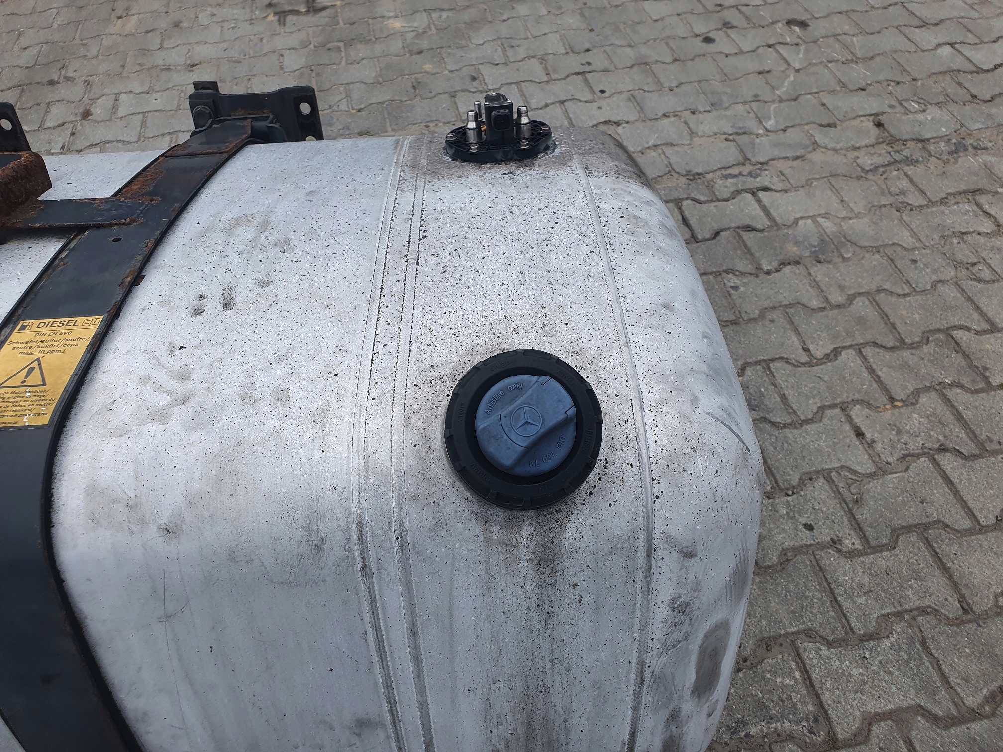 Tanque de Combustível Mercedes MP4 com Suportes image 3