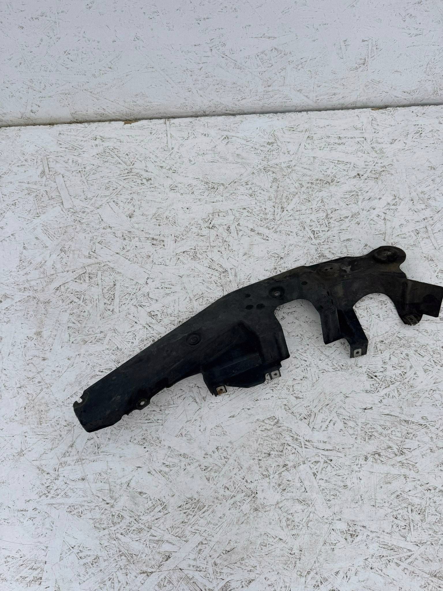 Ohjausakselin suojus BMW X5 F15 X6 F16 7325399