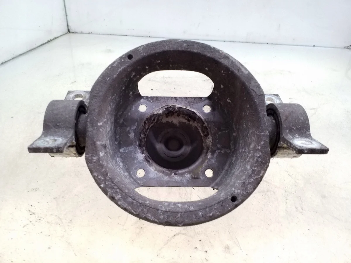 VW Touareg Rear Left Shock Mount 7L0512345B
