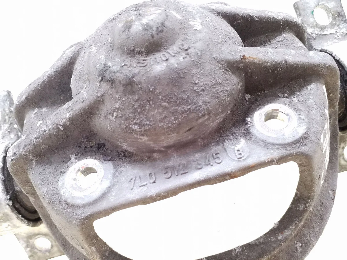 VW Touareg Rear Left Shock Mount 7L0512345B image 3