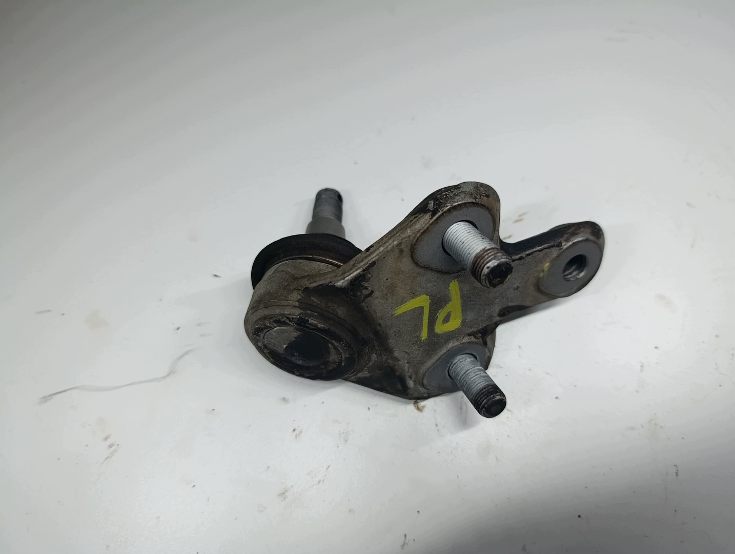 BYD 240321 L Pivot de suspension avant gauche image 3