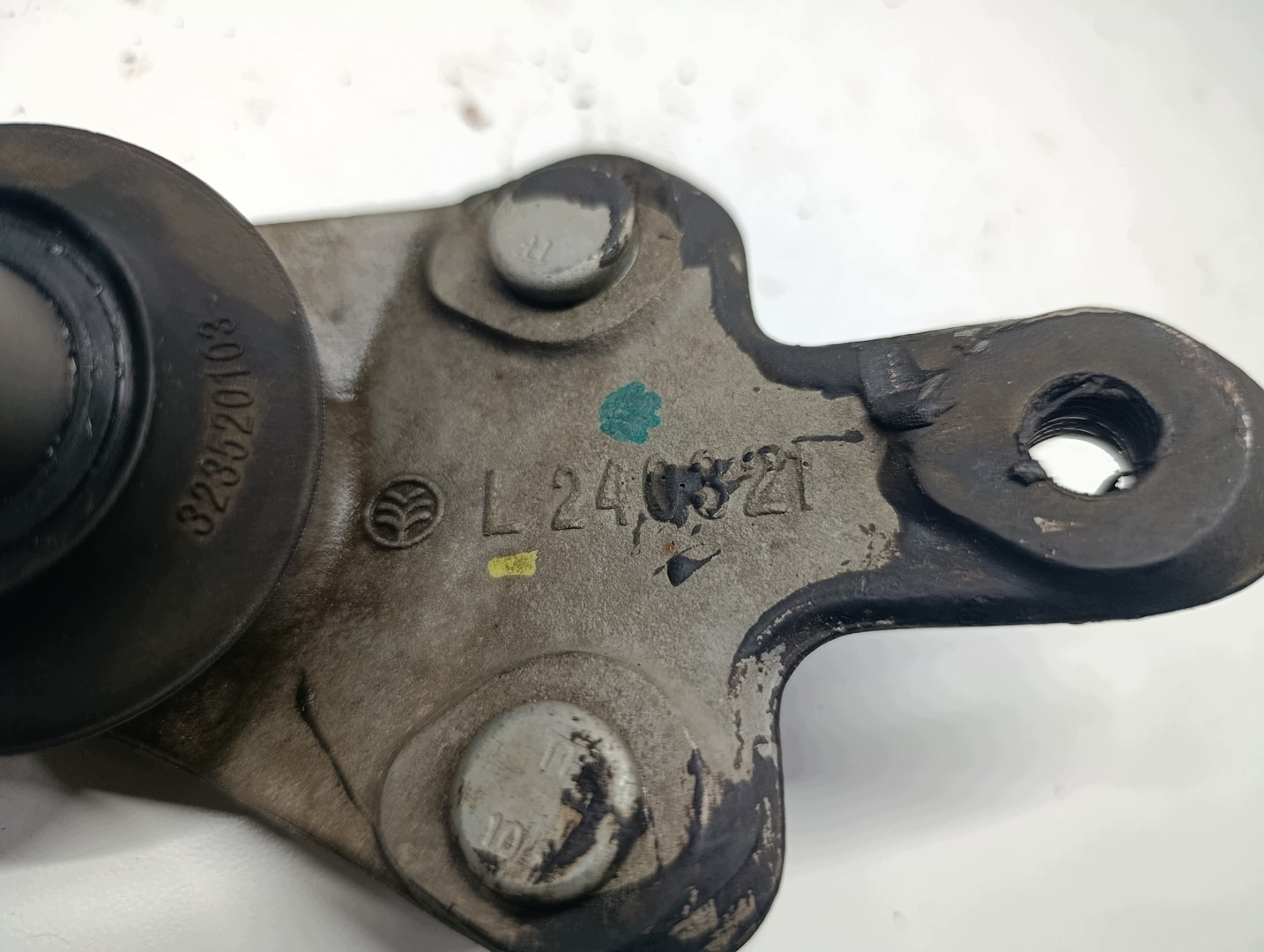BYD 240321 L Pivot de suspension avant gauche image 4