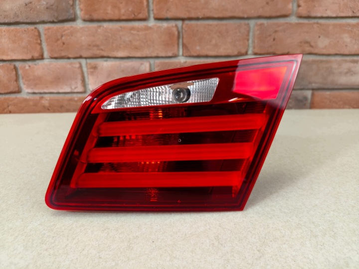 LAMPPU OIKEA TAKA LED TAKALUUKKUUN BMW 5 F10 SEDAN OE ALKUP. 7203226