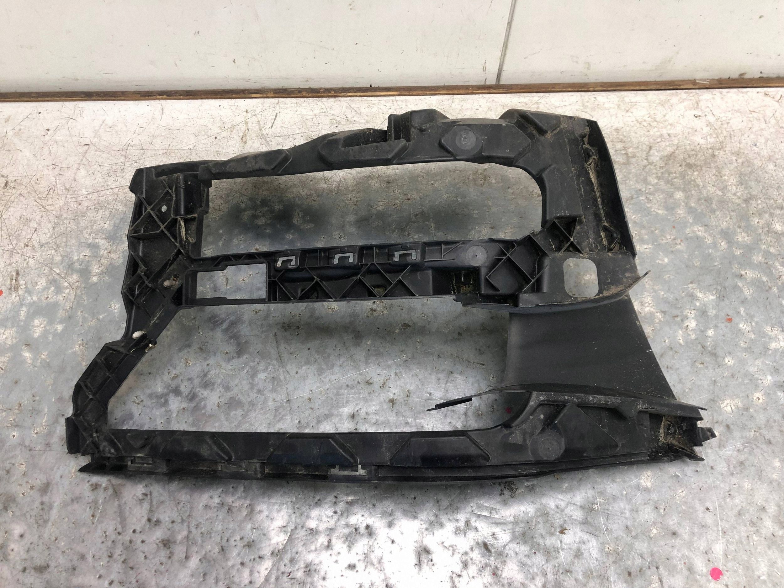 Deslizador do Para-choque Dianteiro Direito VW Crafter II 7C0807724A image 2
