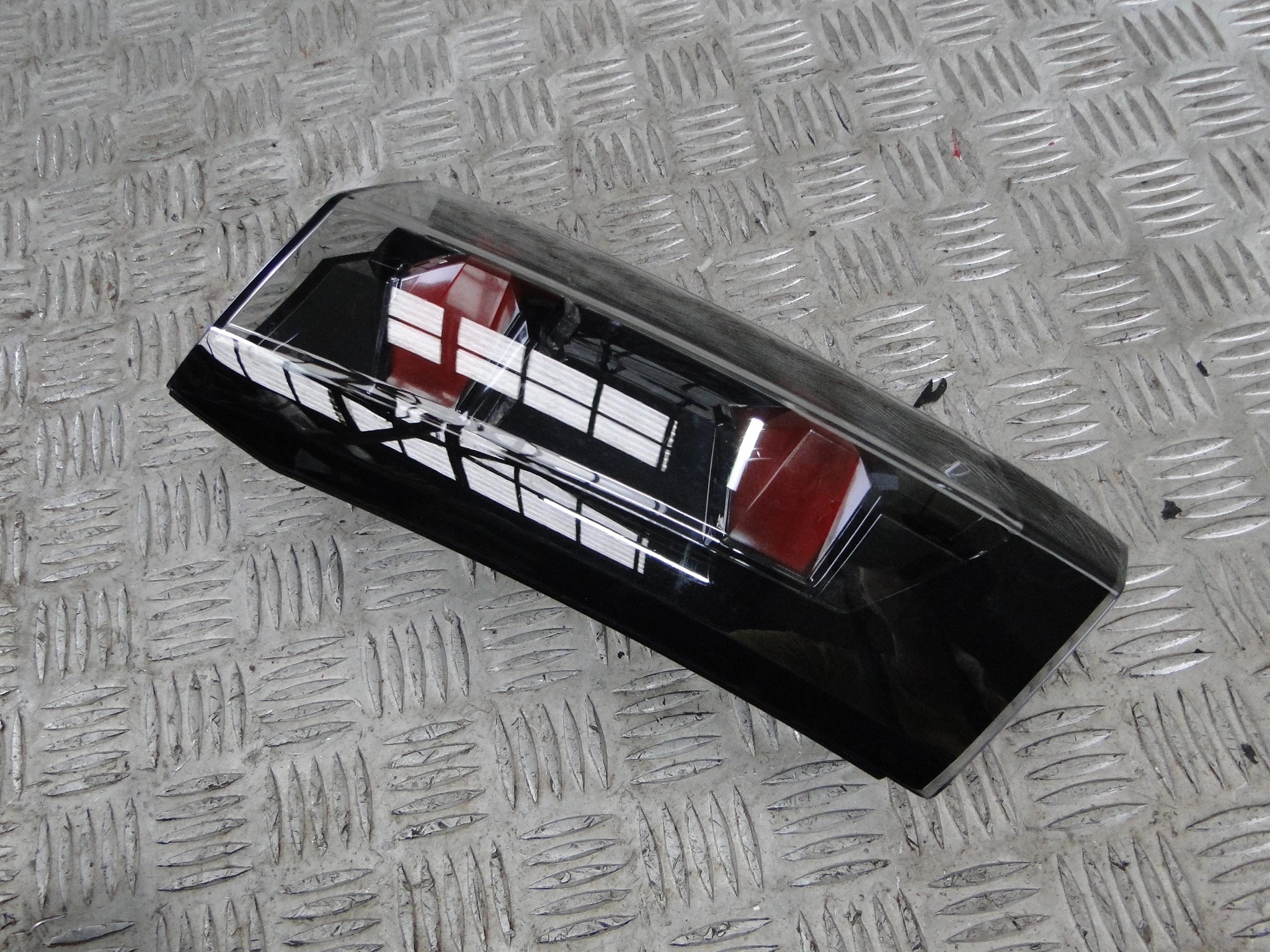 Lamp rechts achter Peugeot 2008 II 2021 9825957180 image 4