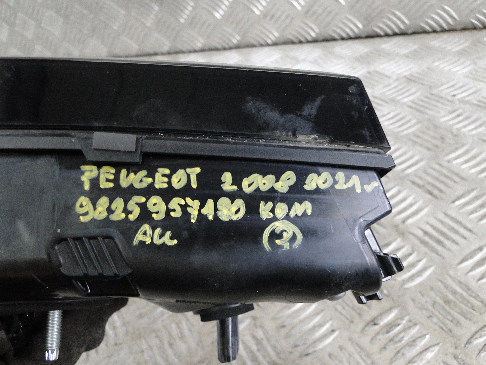 Lamp rechts achter Peugeot 2008 II 2021 9825957180 image 6
