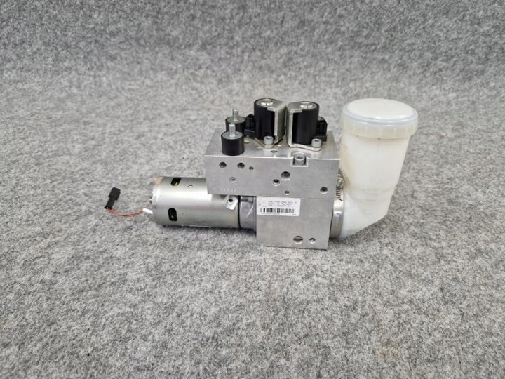 PORSCHE 911 992 992898034A hydraulpump OE