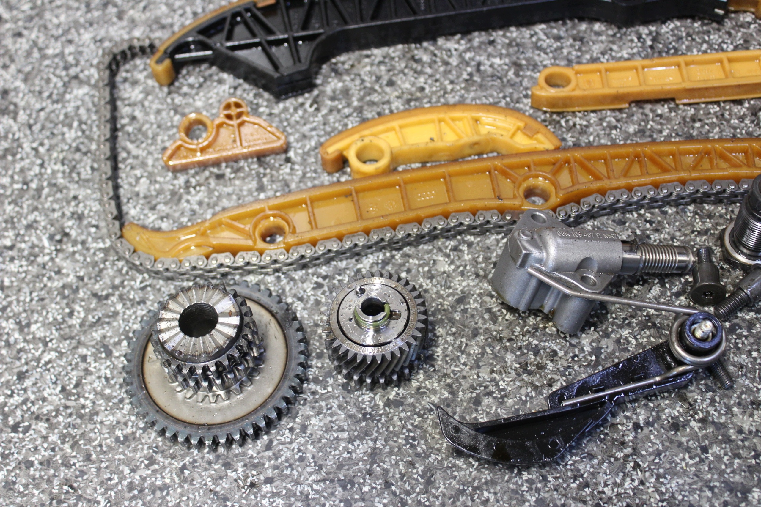 PORSCHE MACAN 2.0 TFSI Distribution Complète 06K105209C image 3
