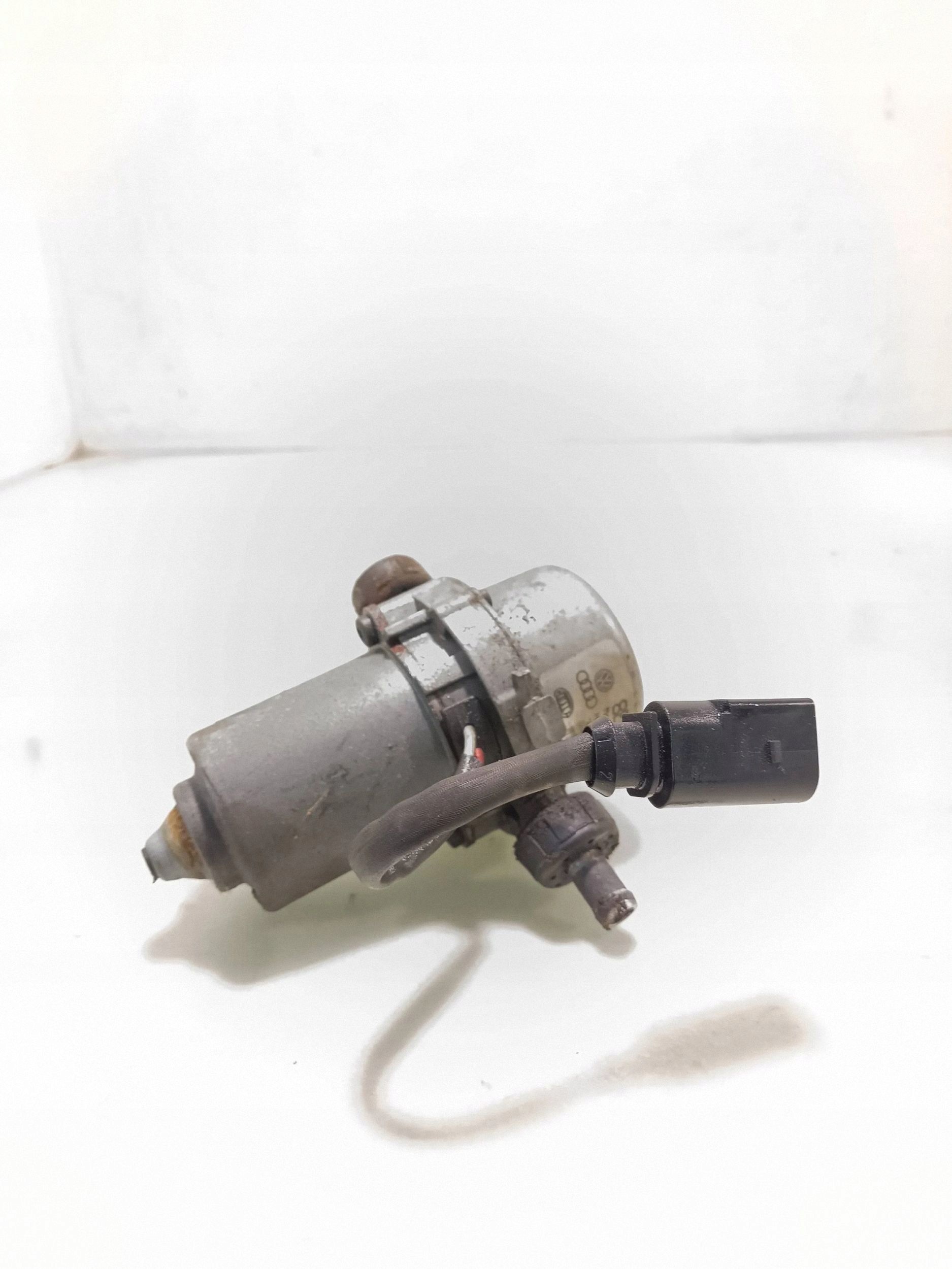 Audi A4 S4 B6 8E 8H 2001 Ilmapumppu 8E0927317 image 2