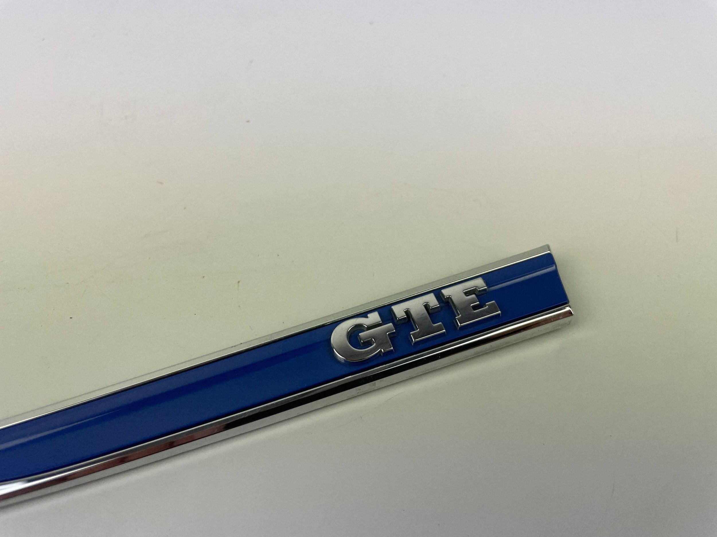 2015 VW Passat B8 Emblemskilt 3G0853689D image 6