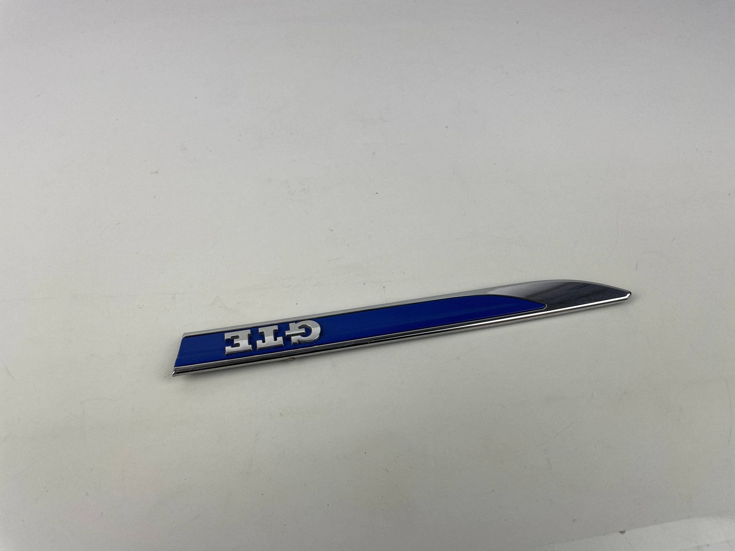 2015 VW Passat B8 Emblemskilt 3G0853689D image 7