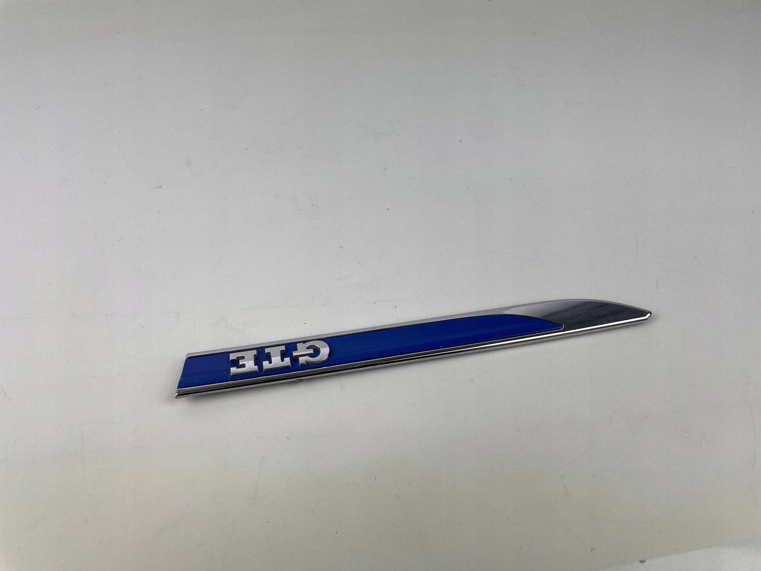 2015 VW Passat B8 Emblemskilt 3G0853689D image 8
