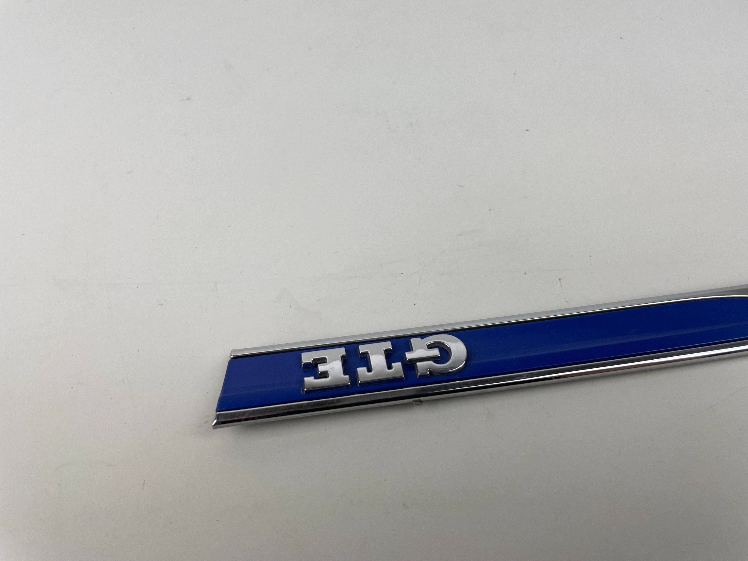 2015 VW Passat B8 Emblemskilt 3G0853689D image 9