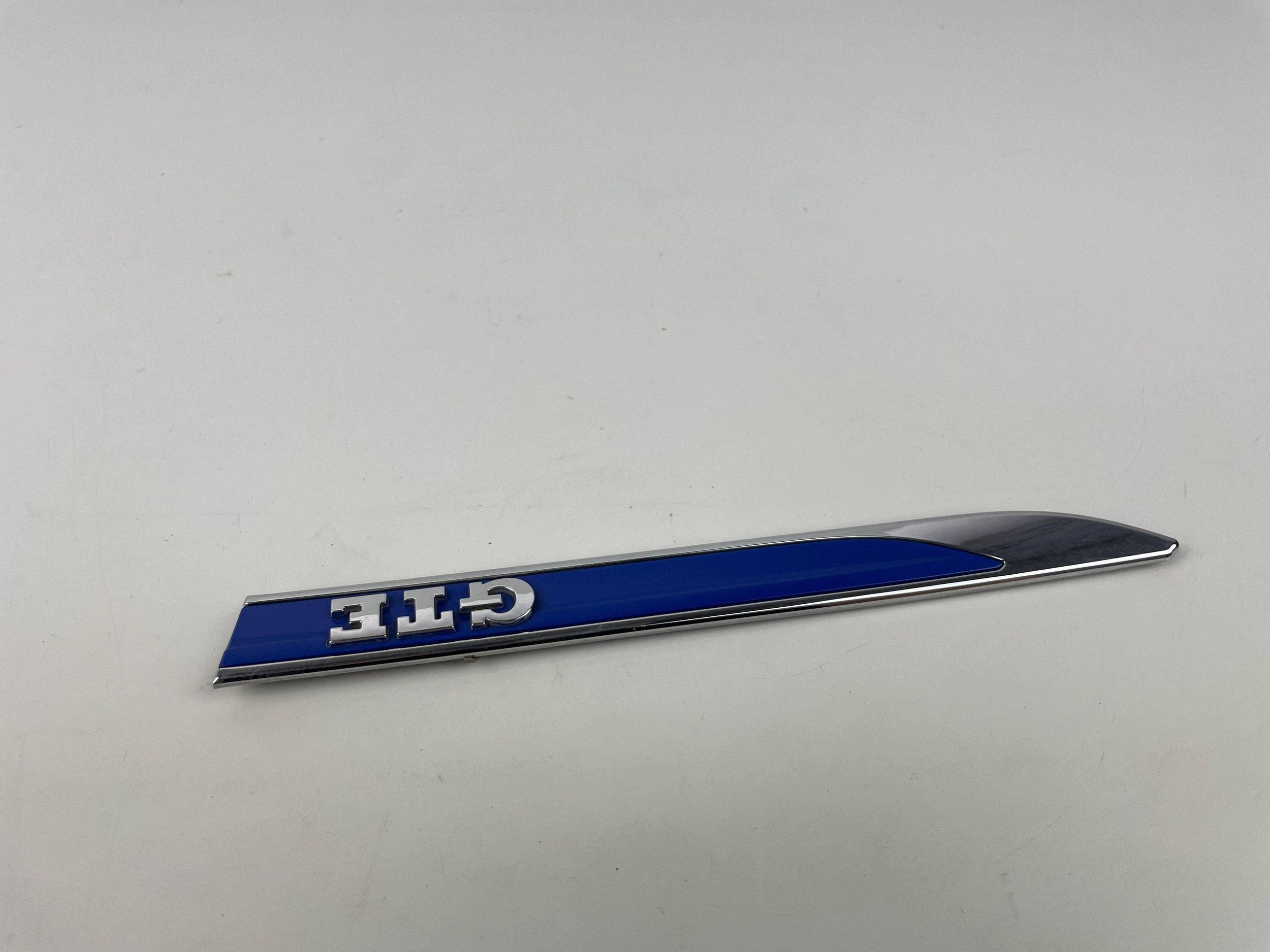 2015 VW Passat B8 Emblemskilt 3G0853689D image 10